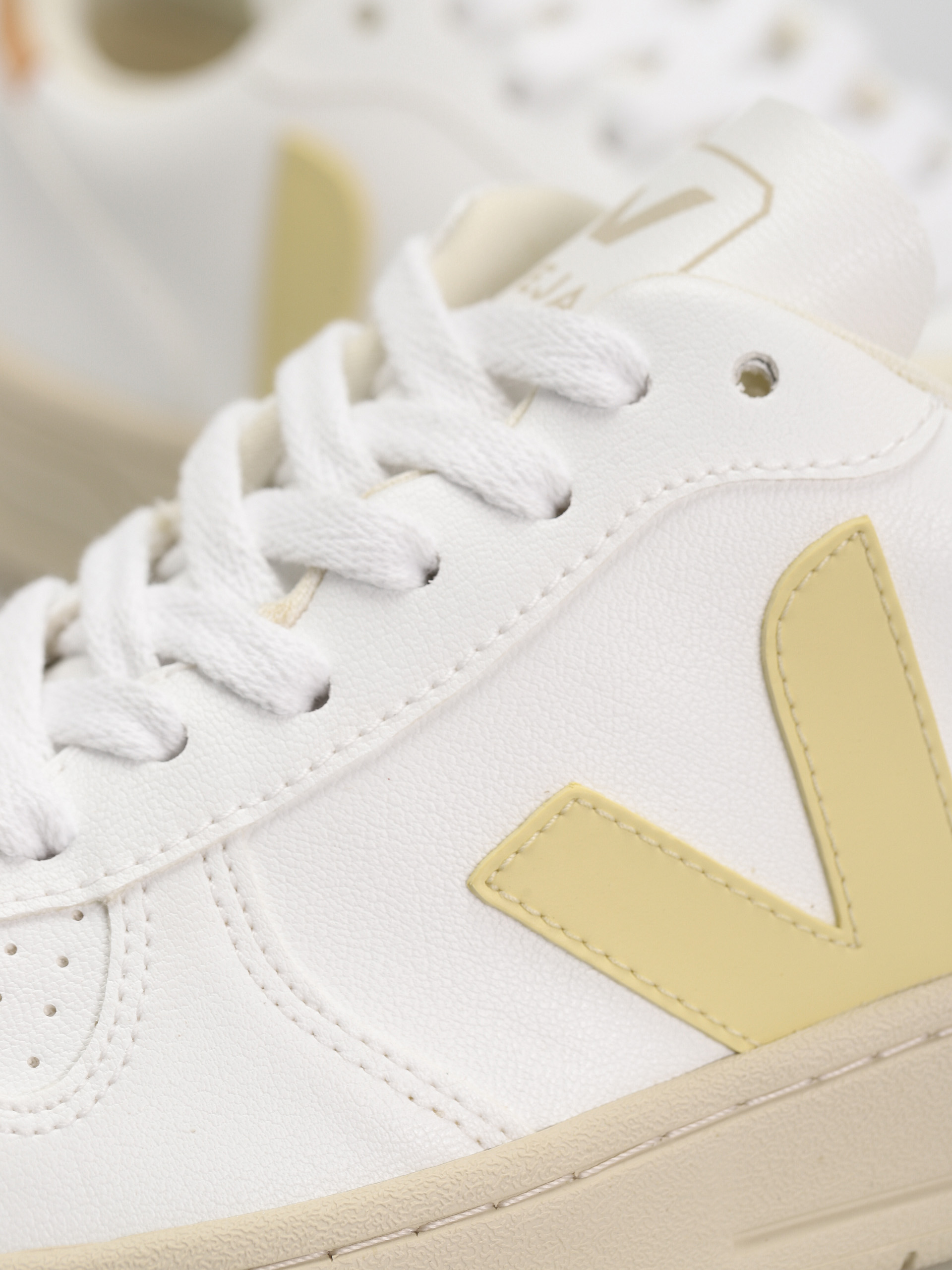 Veja V-10 Schuhe Wmn (white sun peach)