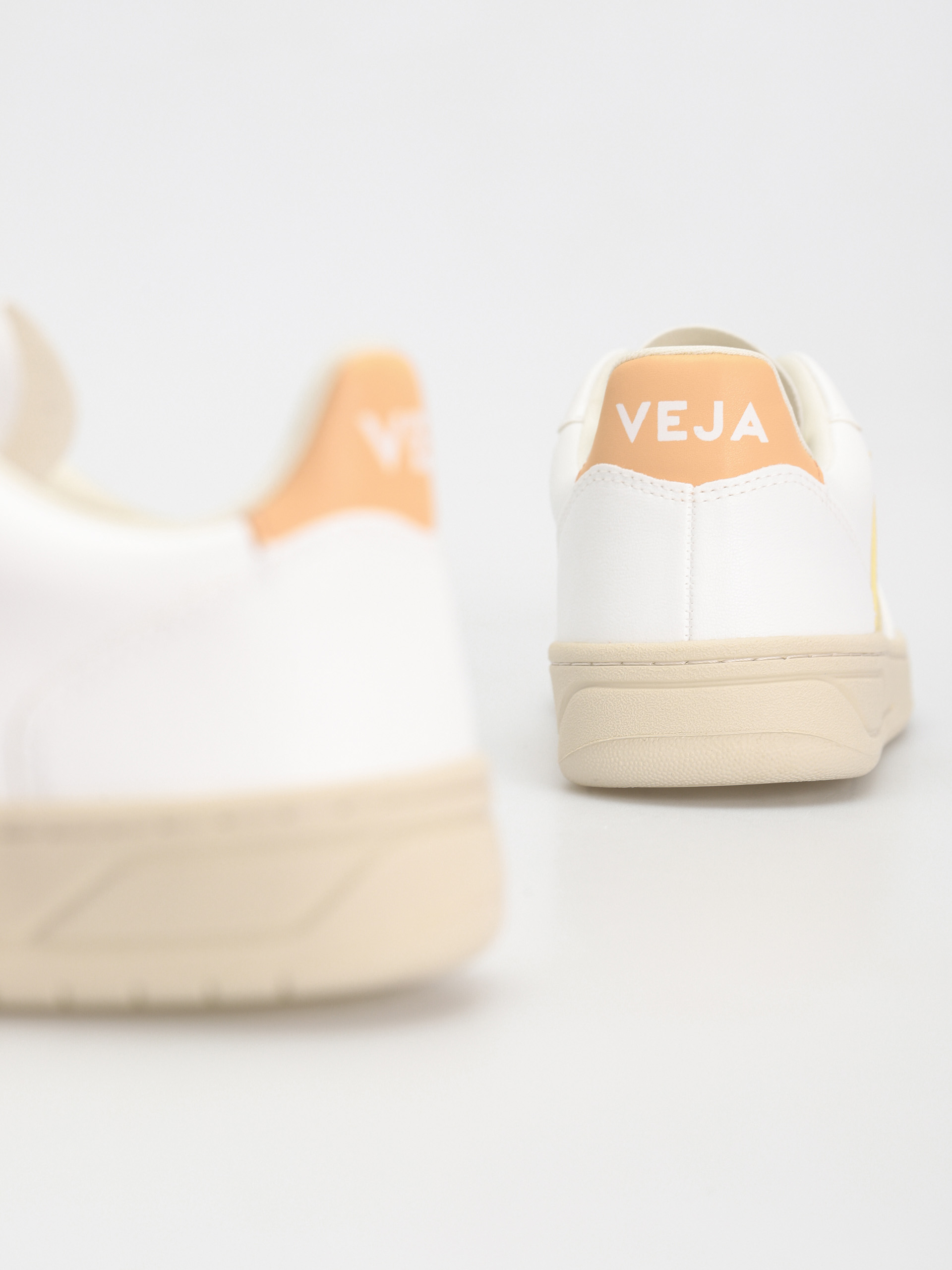 Veja V-10 Shoes Wmn (white sun peach)