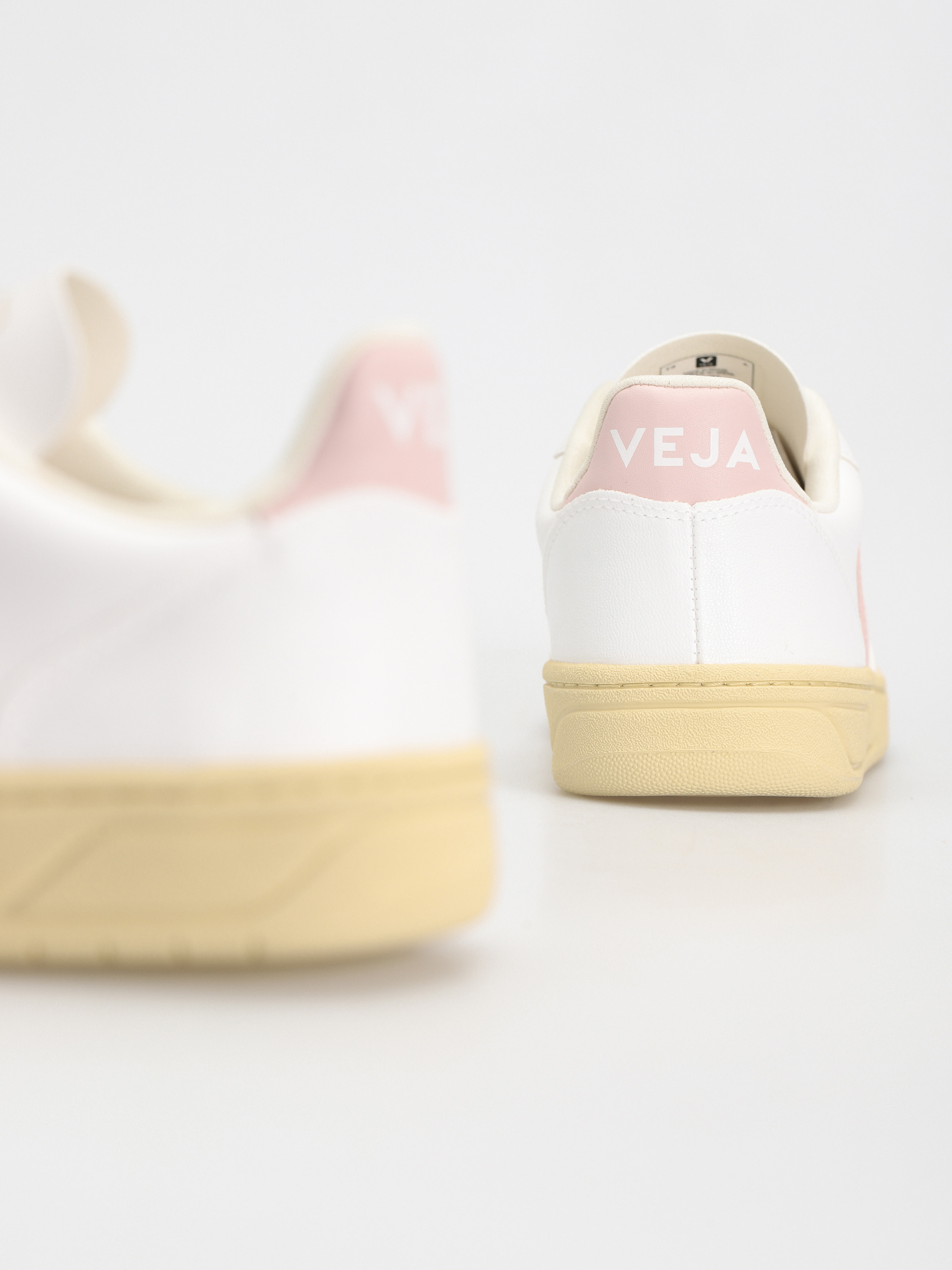 Veja V-10 Shoes Wmn (white petale)