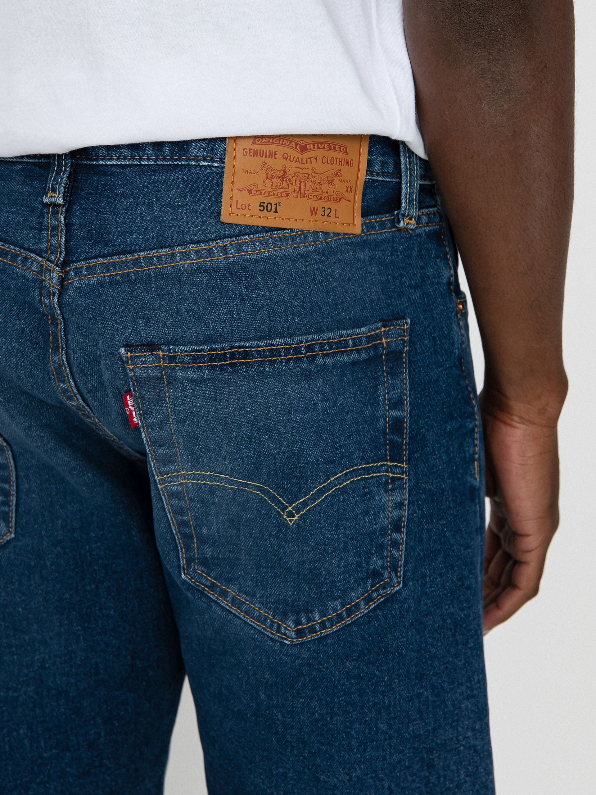Levi's® 501 Original Shorts (blue eyes break)