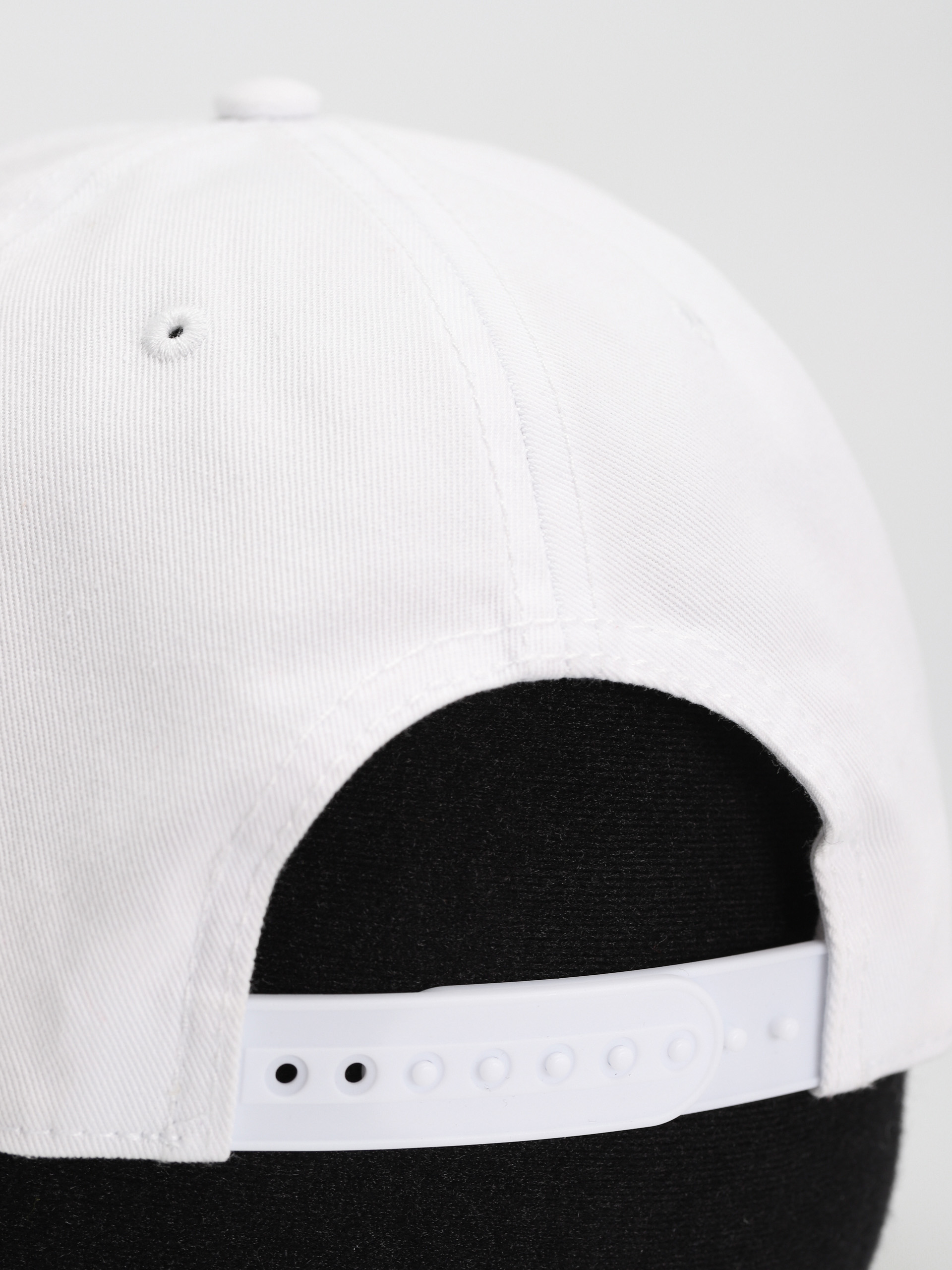 eS Es Script Dad Hat Cap (white)