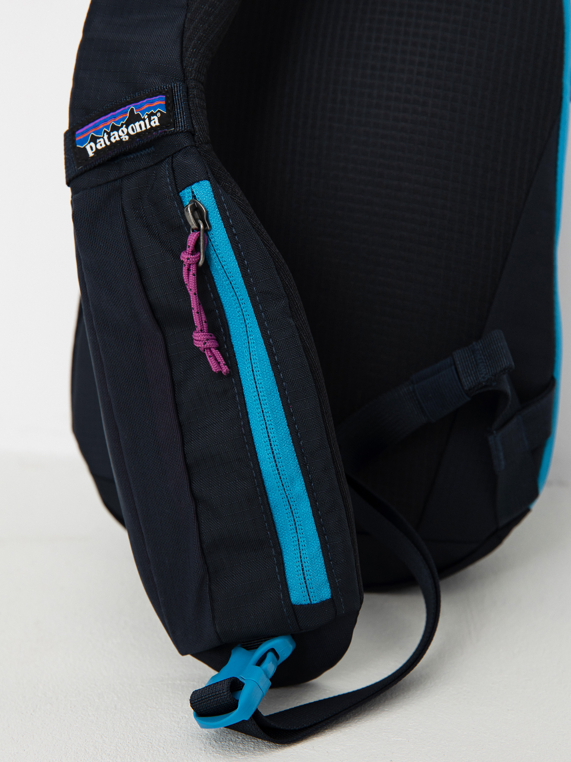 Patagonia Atom Sling 8L Backpack (pitch blue)