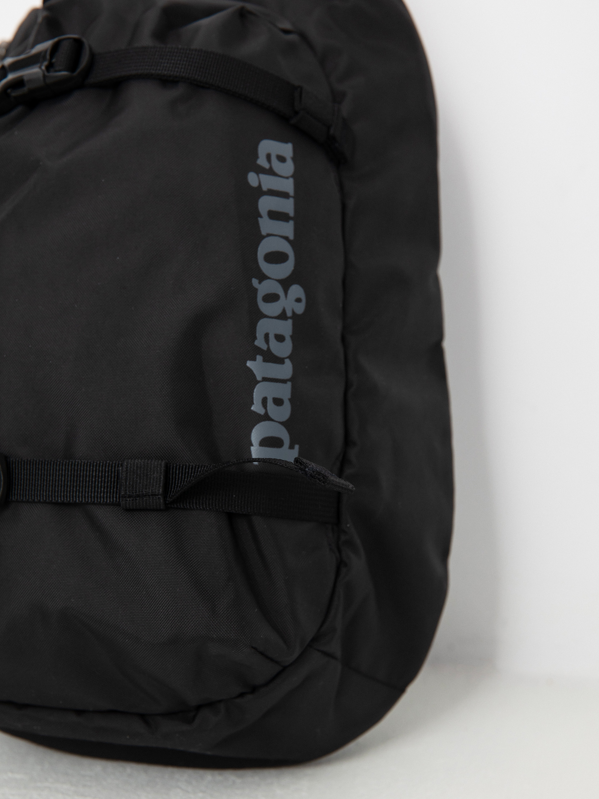 Patagonia Atom Sling 8L Backpack - black (black)