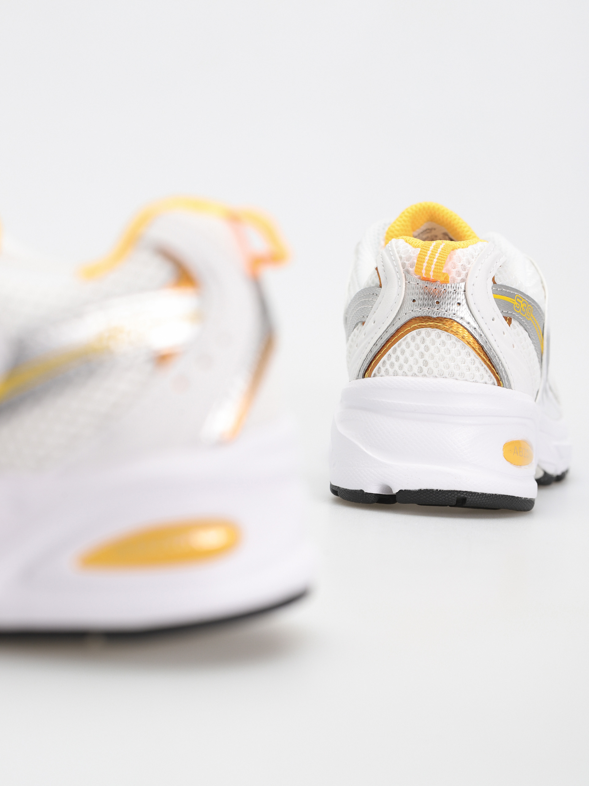 New Balance 530 Shoes (white orange)