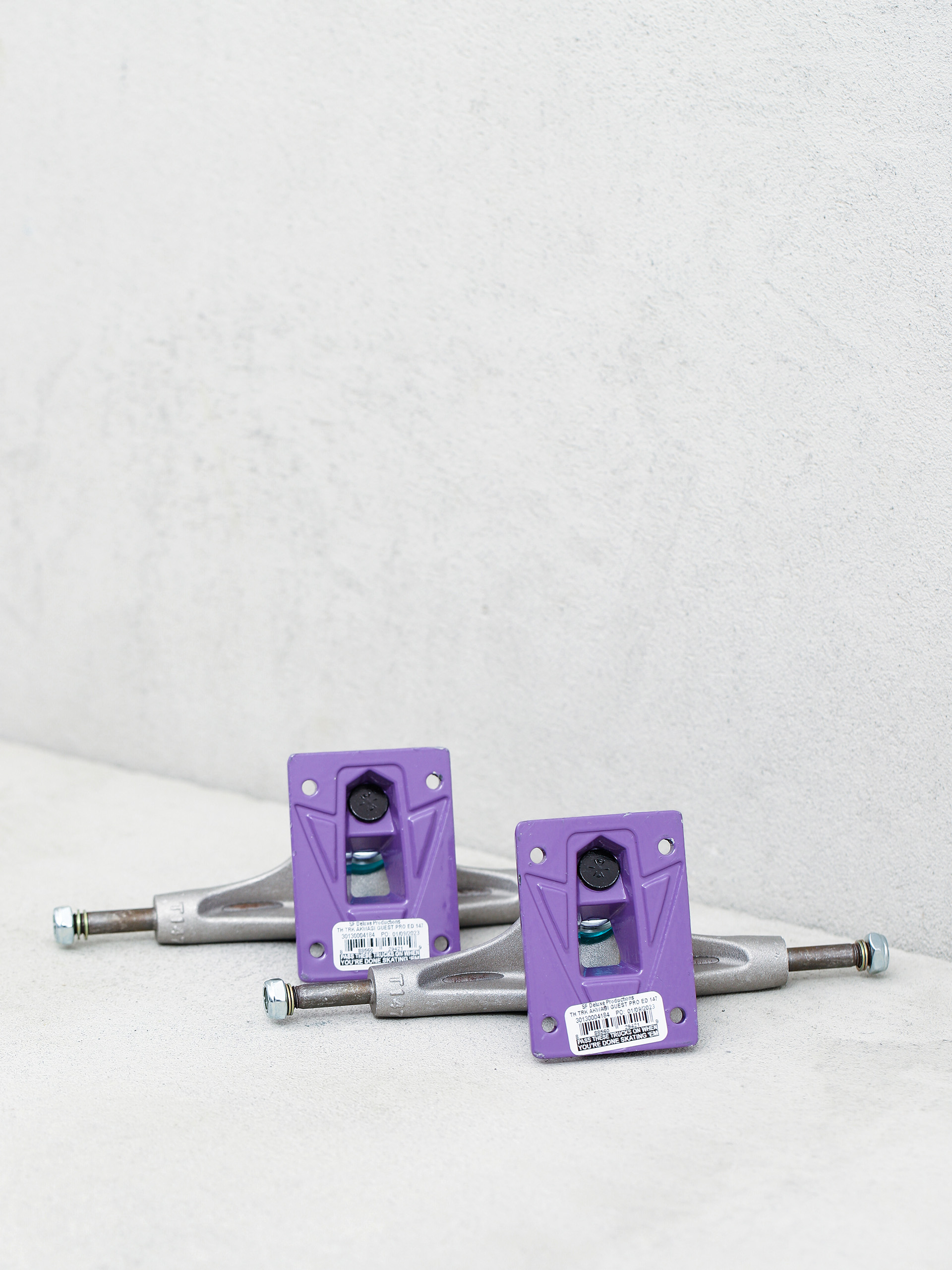 Thunder Akwasi Guest Pro Ed Trucks (silver/purple)