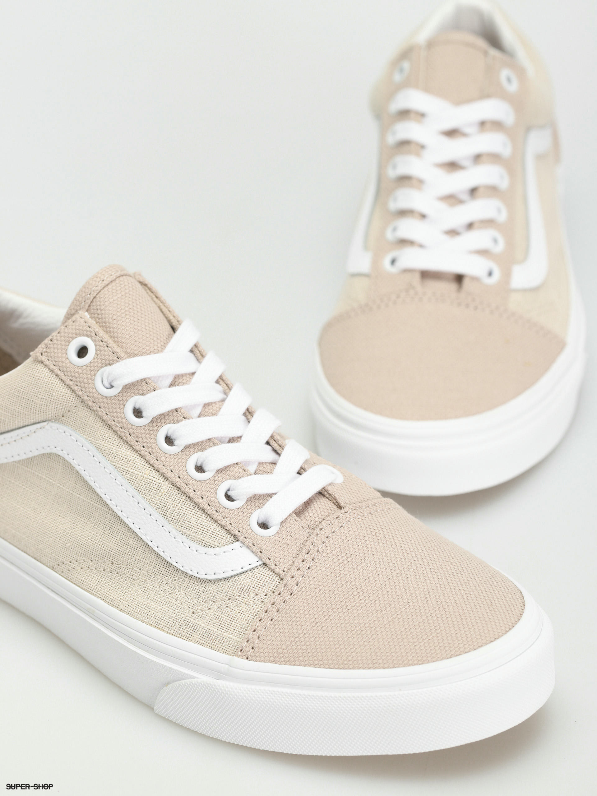 Beige on sale suede vans