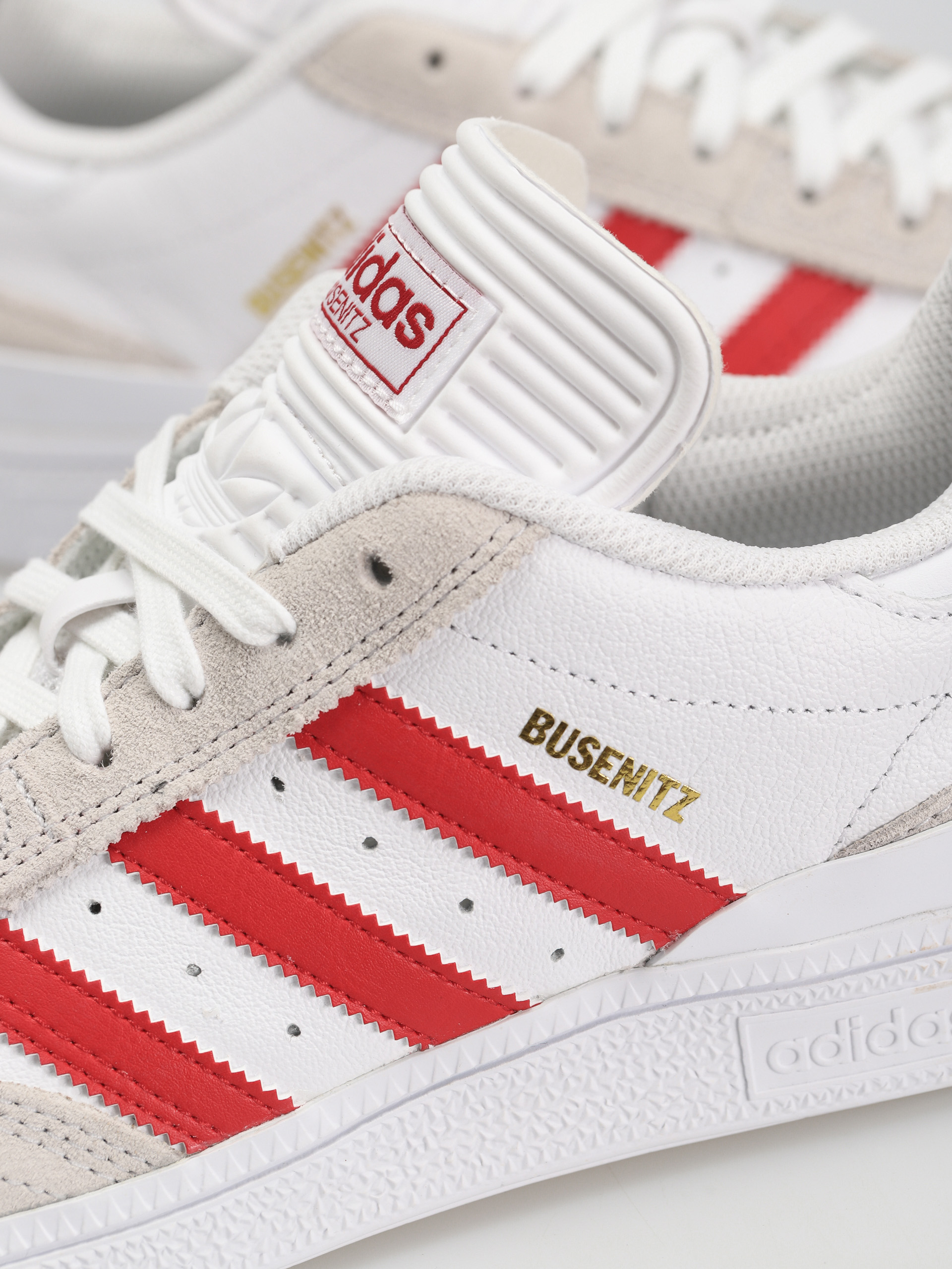 adidas Busenitz Schuhe (ftwwht/betsca/goldmt)