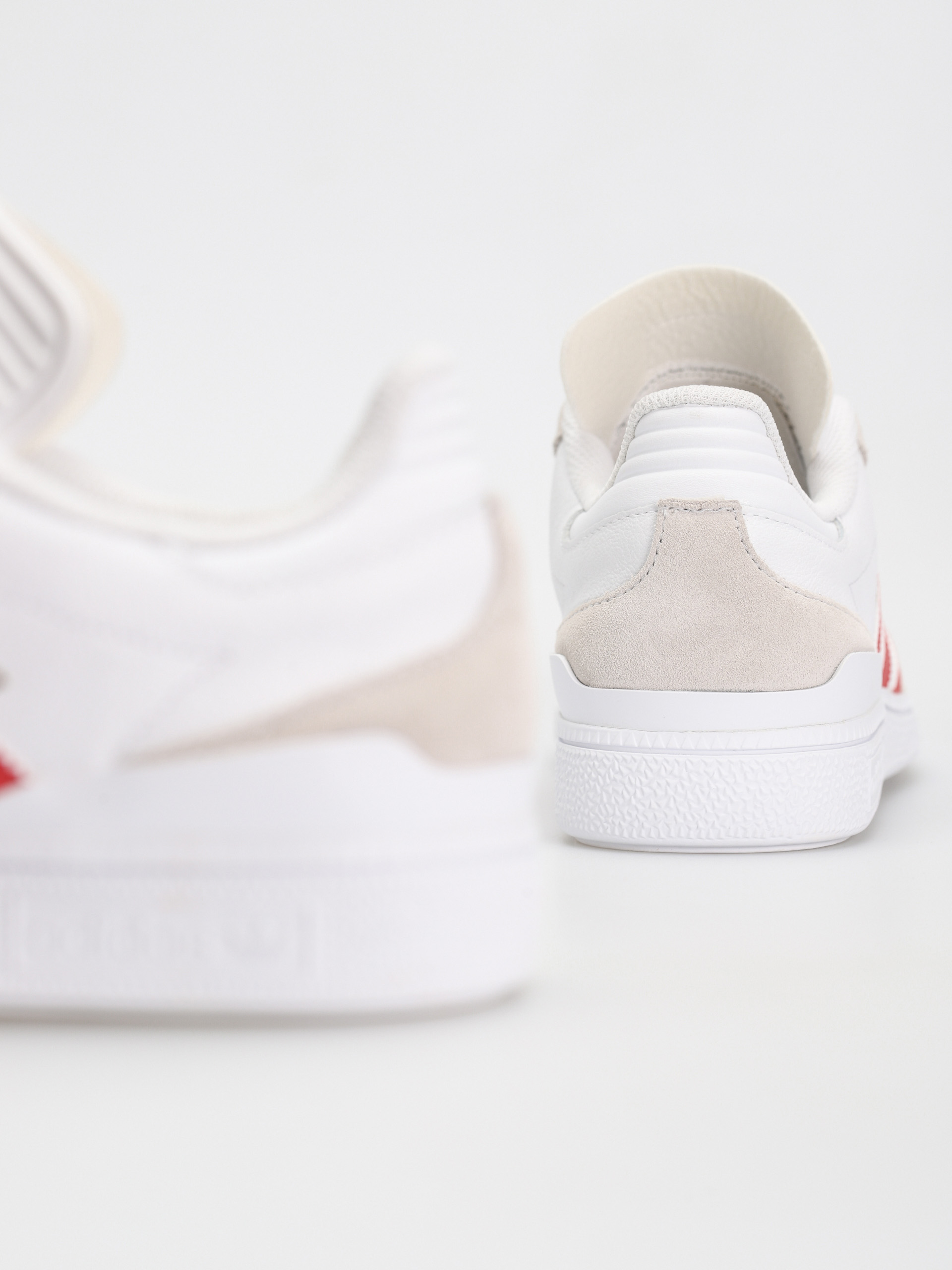 adidas Busenitz Schuhe (ftwwht/betsca/goldmt)