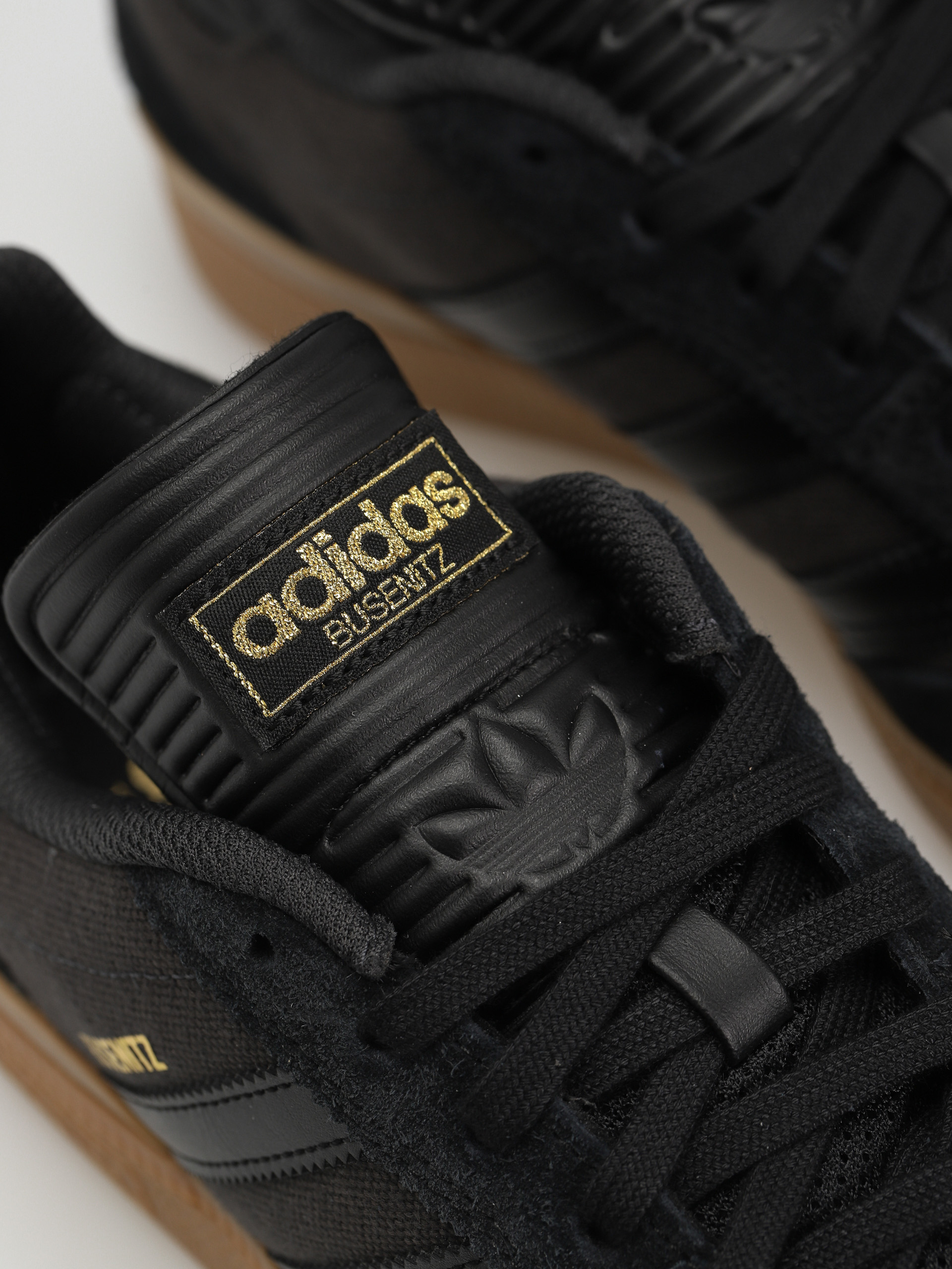 adidas Busenitz Schuhe (cblack/carbon/goldmt)