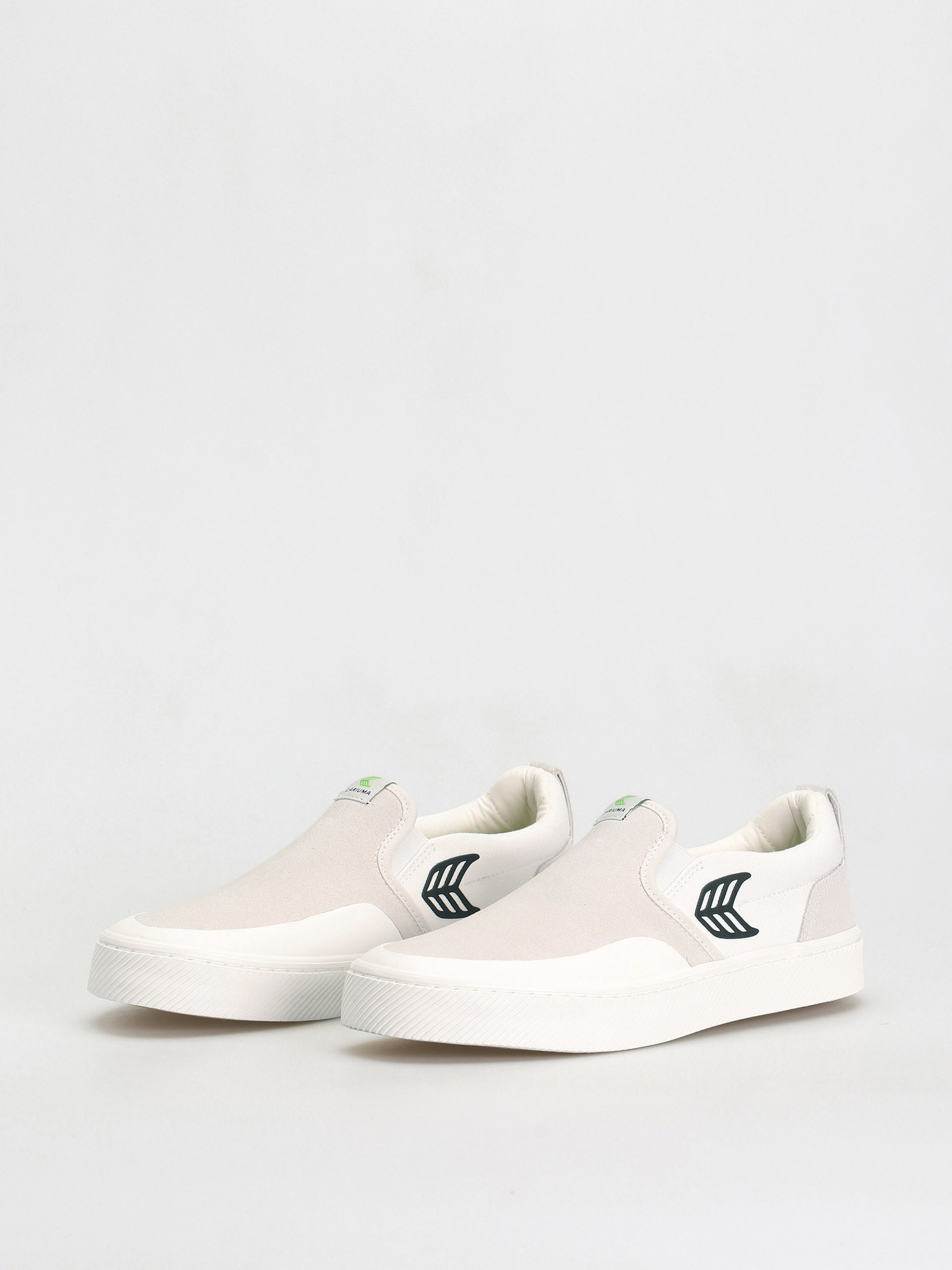 Cariuma Catiba Pro Slip On Shoes (oﬀ white vintage/black)