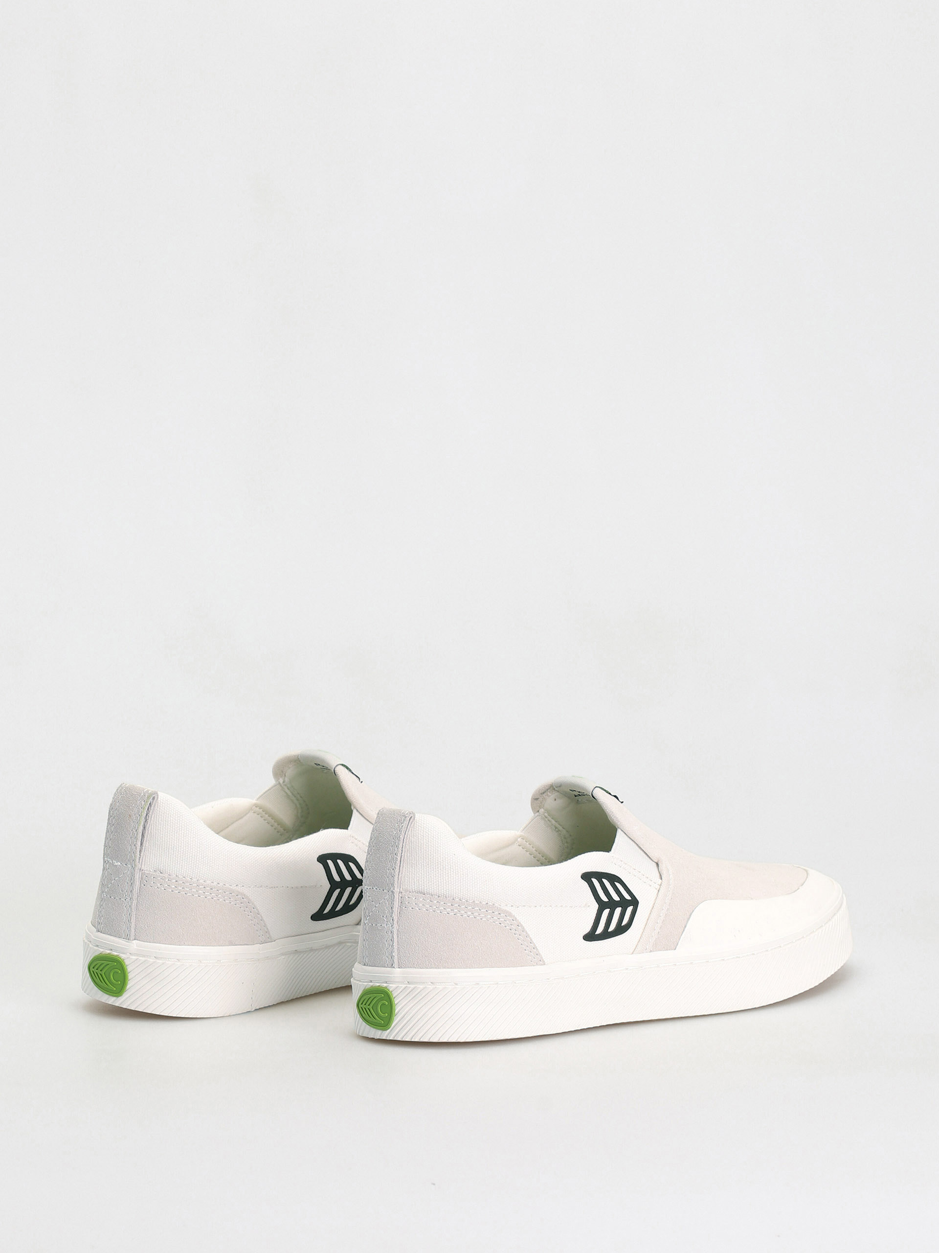 Cariuma Catiba Pro Slip On Shoes (oﬀ white vintage/black)