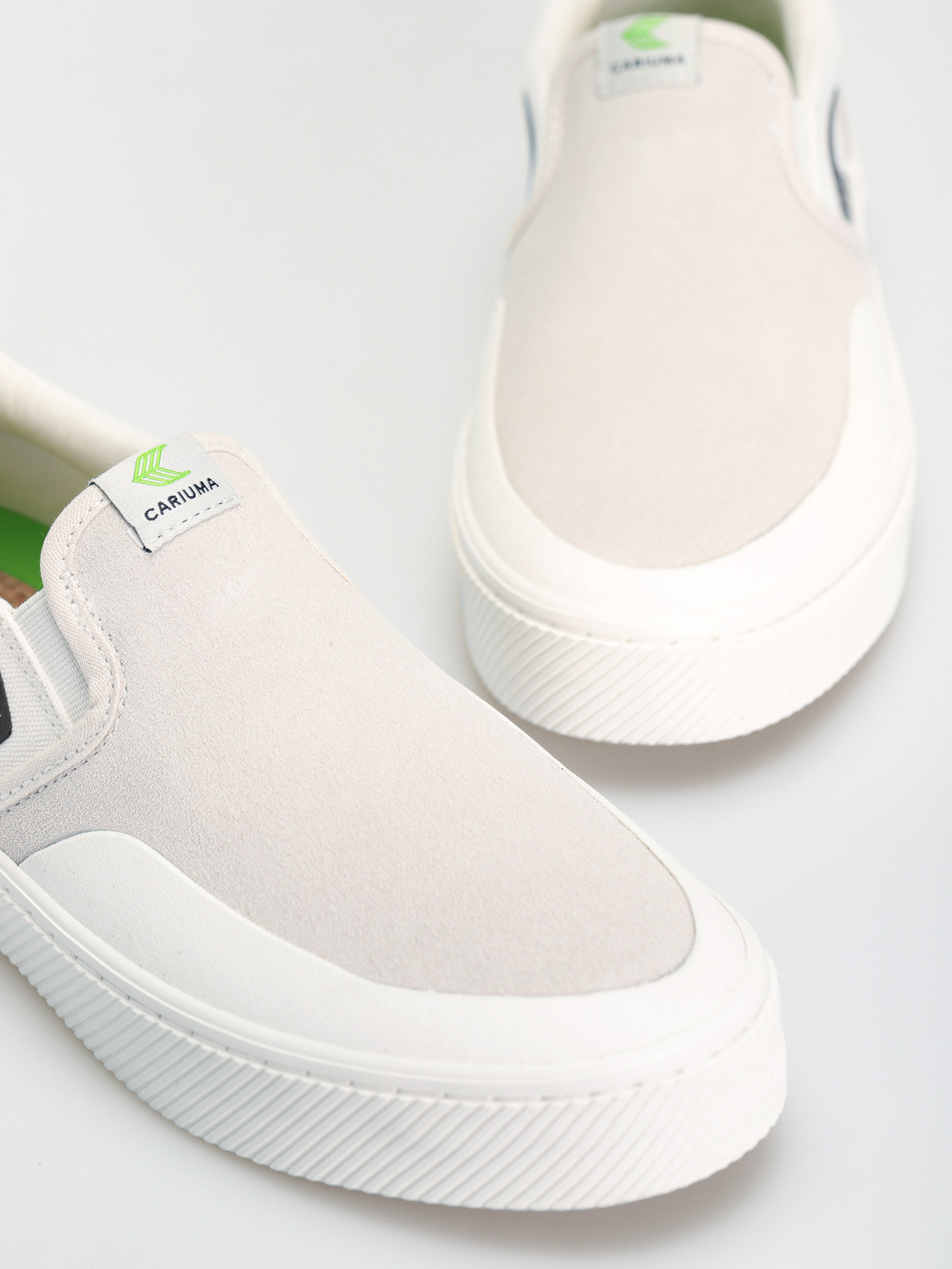 Cariuma Catiba Pro Slip On Shoes (oﬀ white vintage/black)