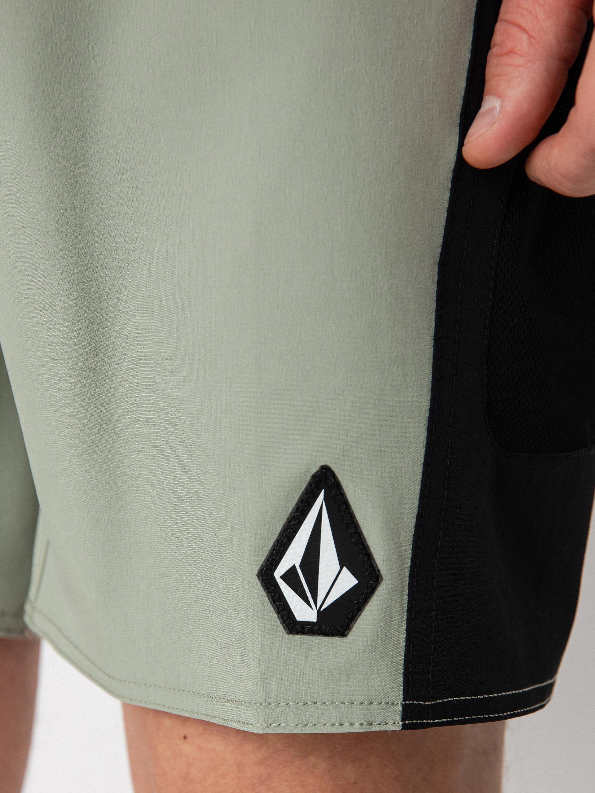 Volcom Surf Vitals Yago Dora 19 Boardshorts (seagrass green)