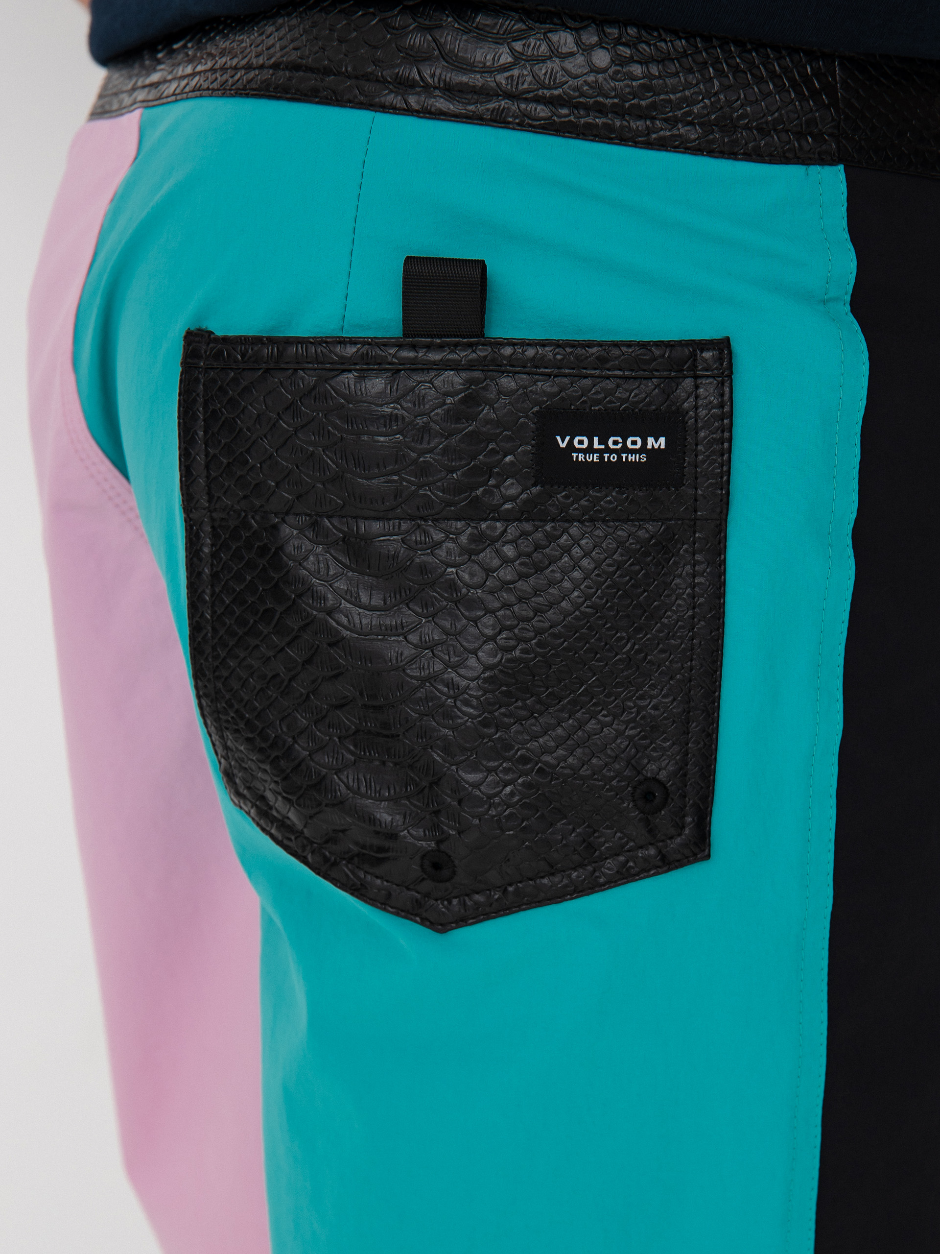 Volcom V Ent Liberators 18 Boardshorts (dawn yellow)