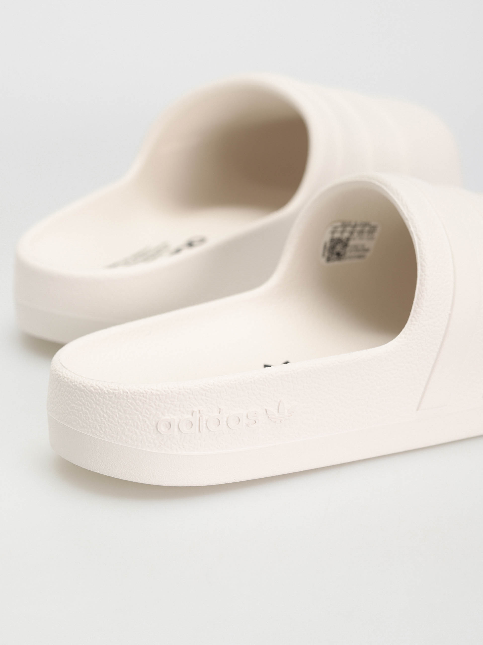 adidas Originals Adifom Adilette Flip-flops (owhite/owhite/cblack)