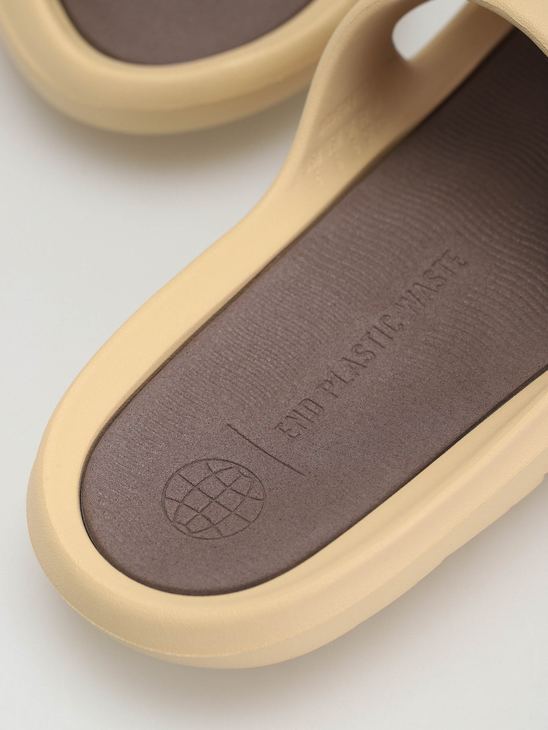 adidas Originals Adicane Flip-flops (sanstr/sanstr/earstr)