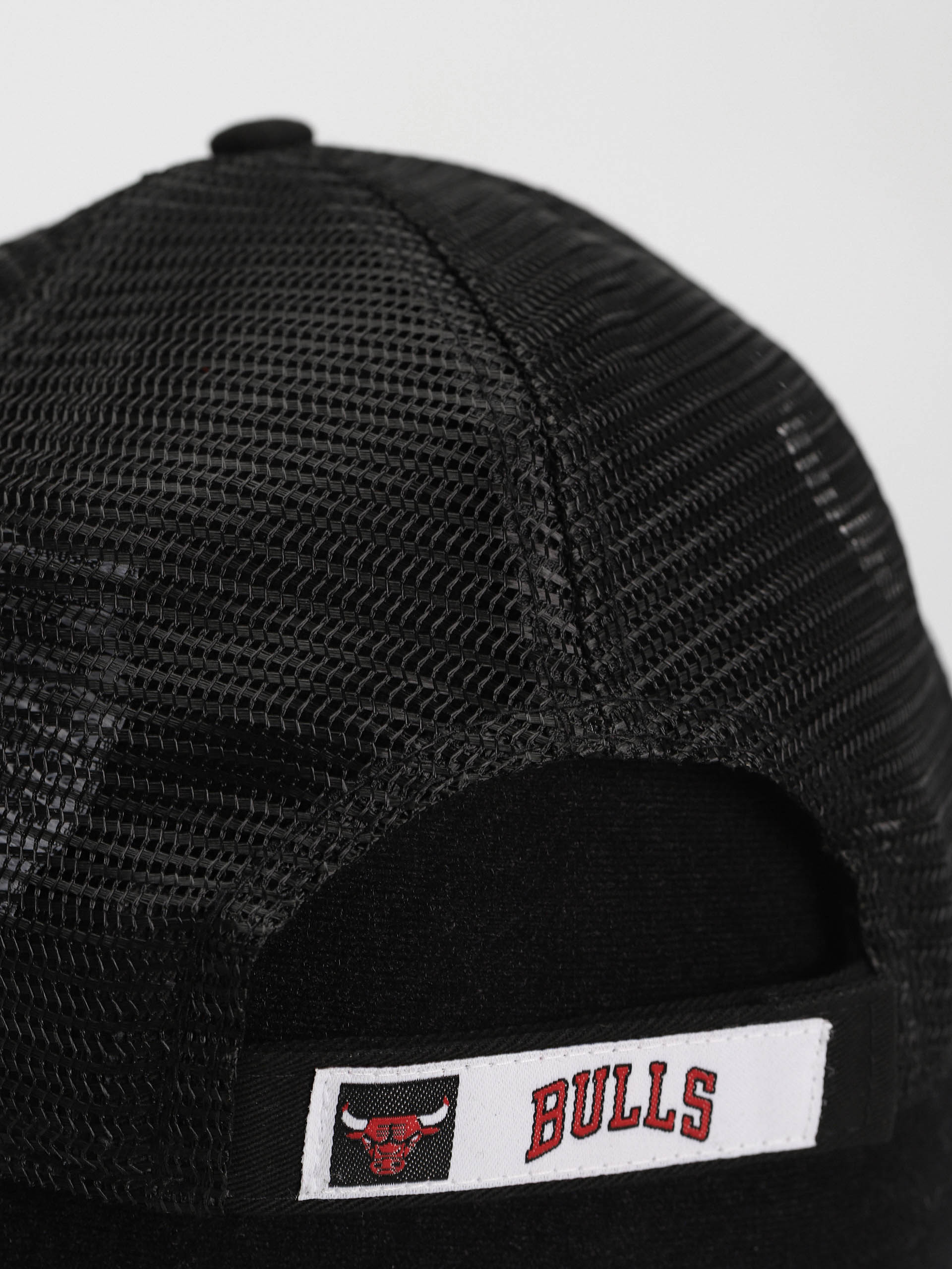 New Era Home Field 9Forty Trucker Chicago Bulls Cap (black)