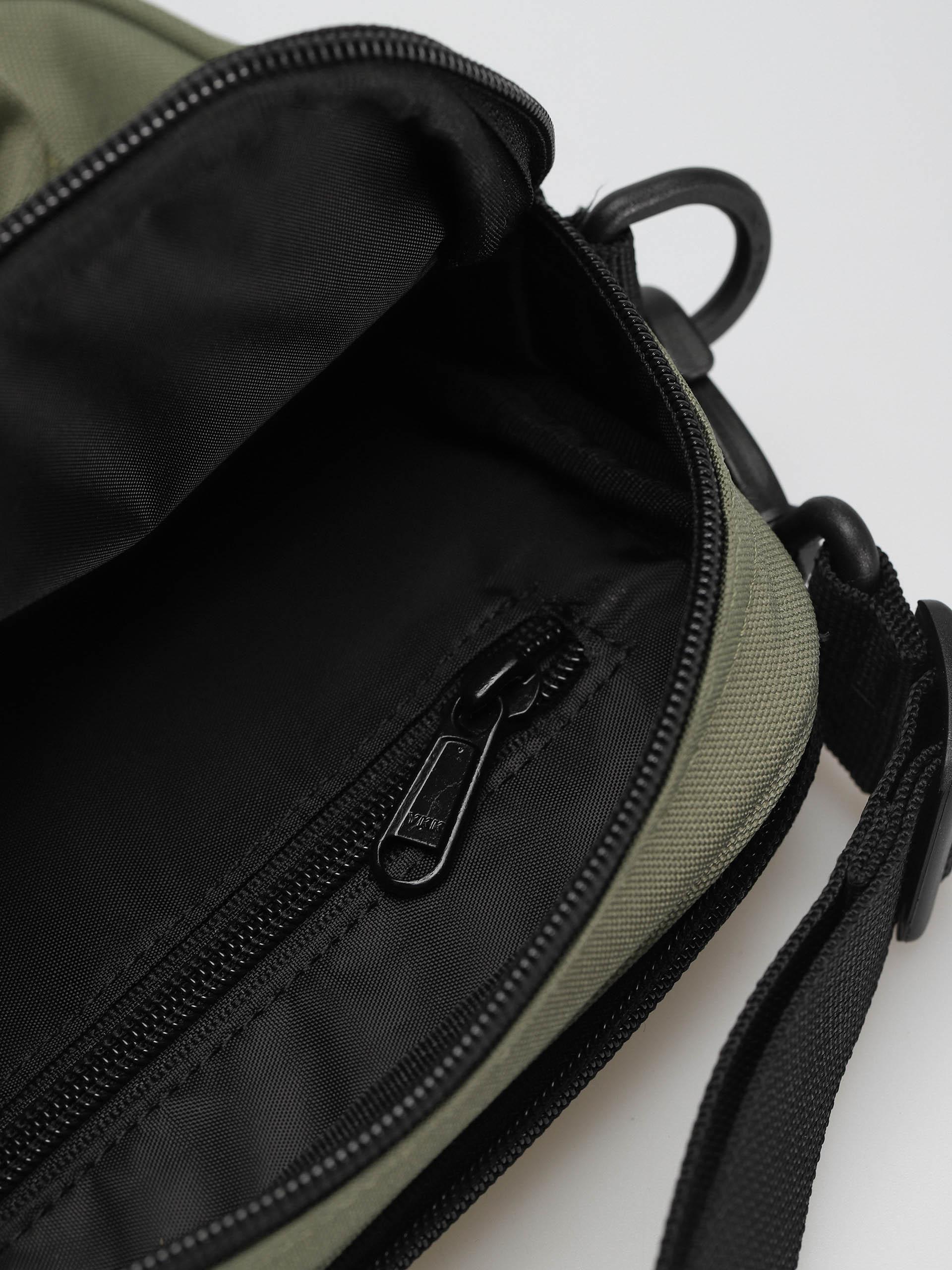 Carhartt WIP Essentials Bag (dollar green)