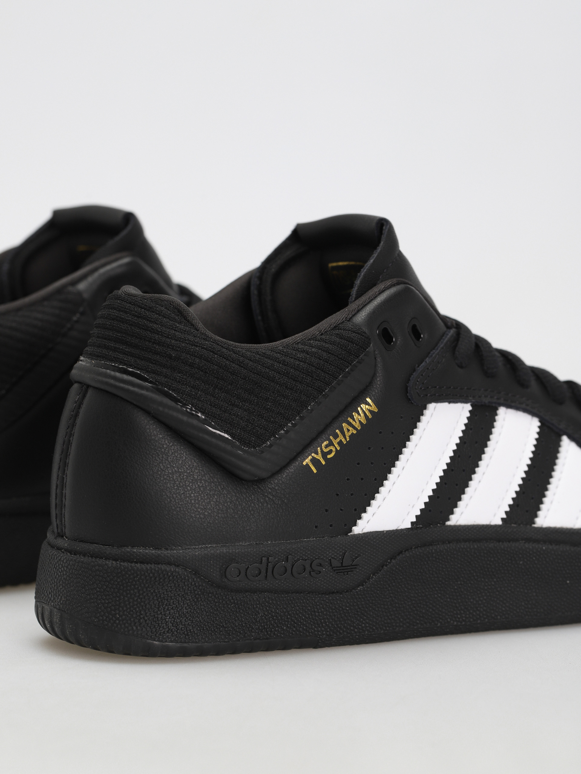 adidas Tyshawn Shoes (cblack/ftwwht/goldmt)