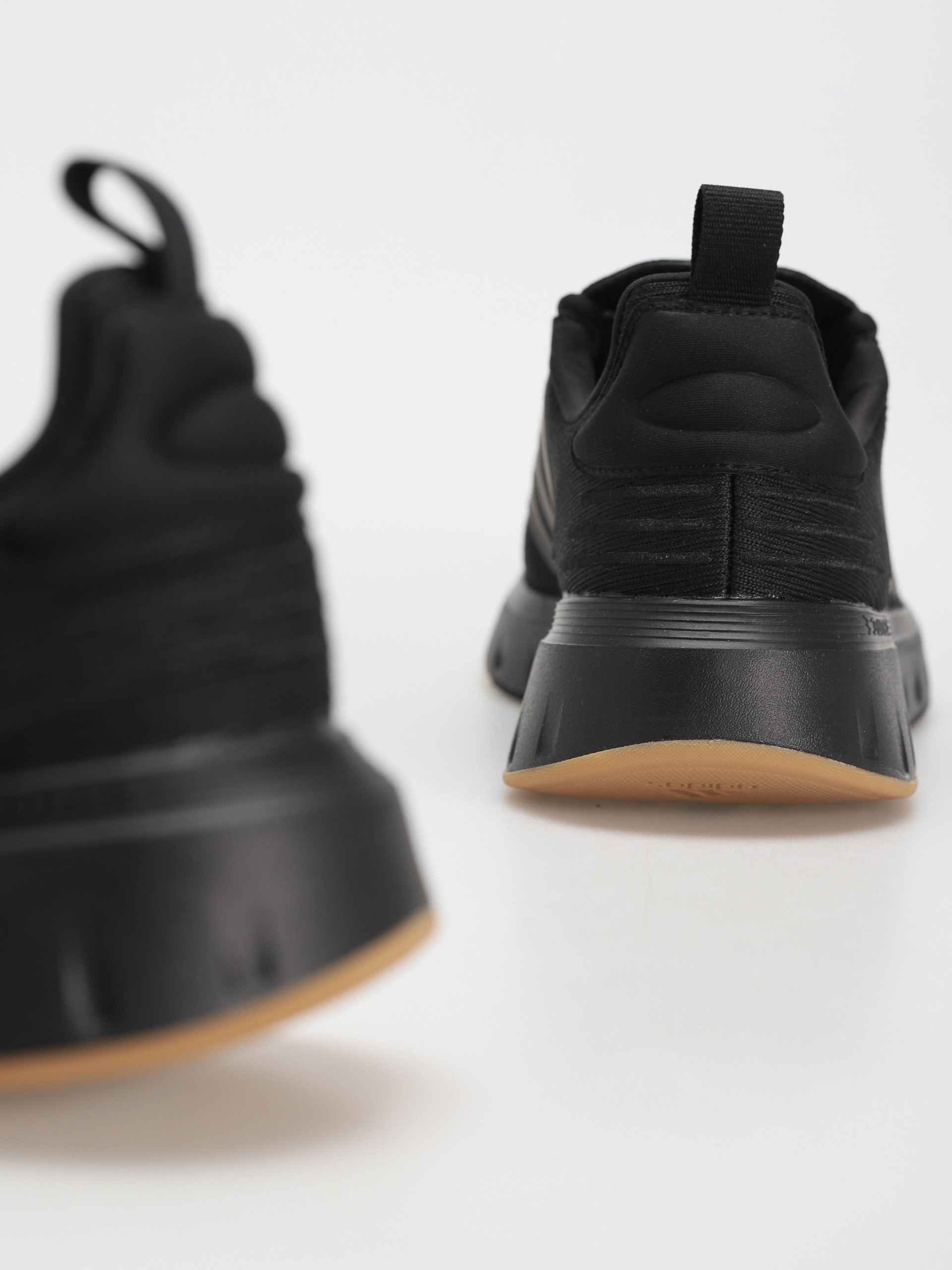 adidas Swift Run 23 Shoes (cblack/cblack/gum3)