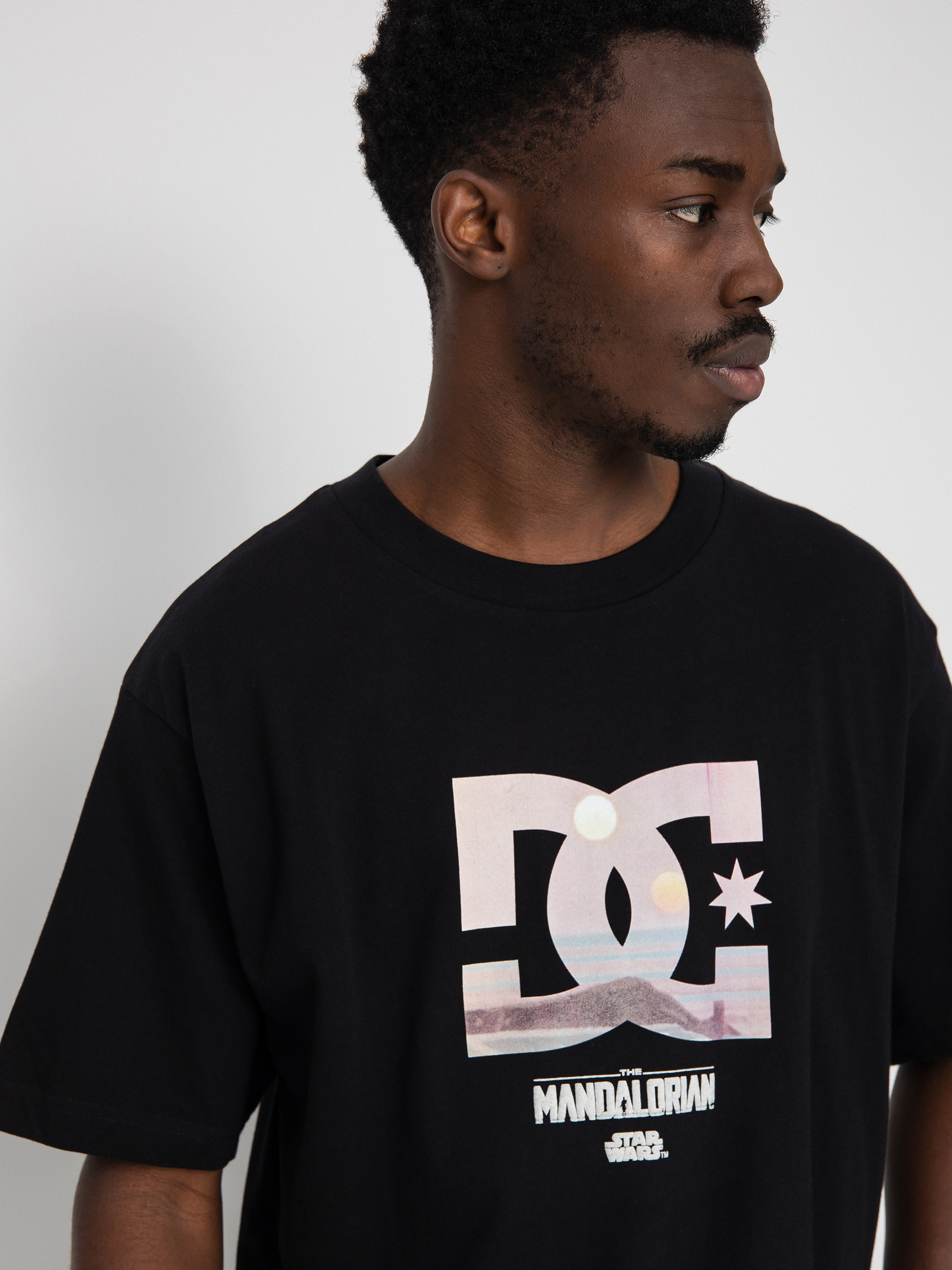 DC X Star Wars Mando Passport T-shirt (black)