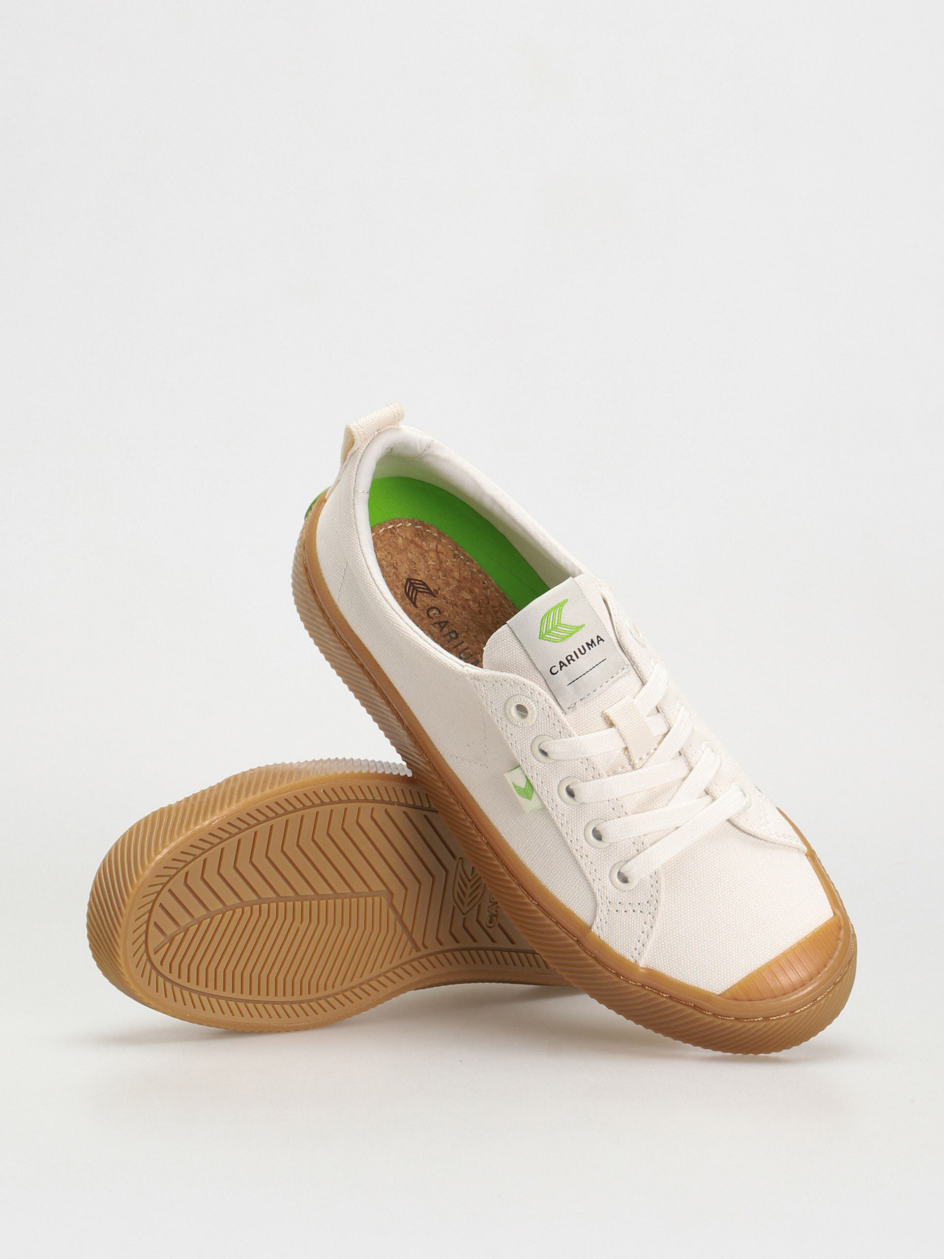 Cariuma Oca Low Shoes (gum off white)
