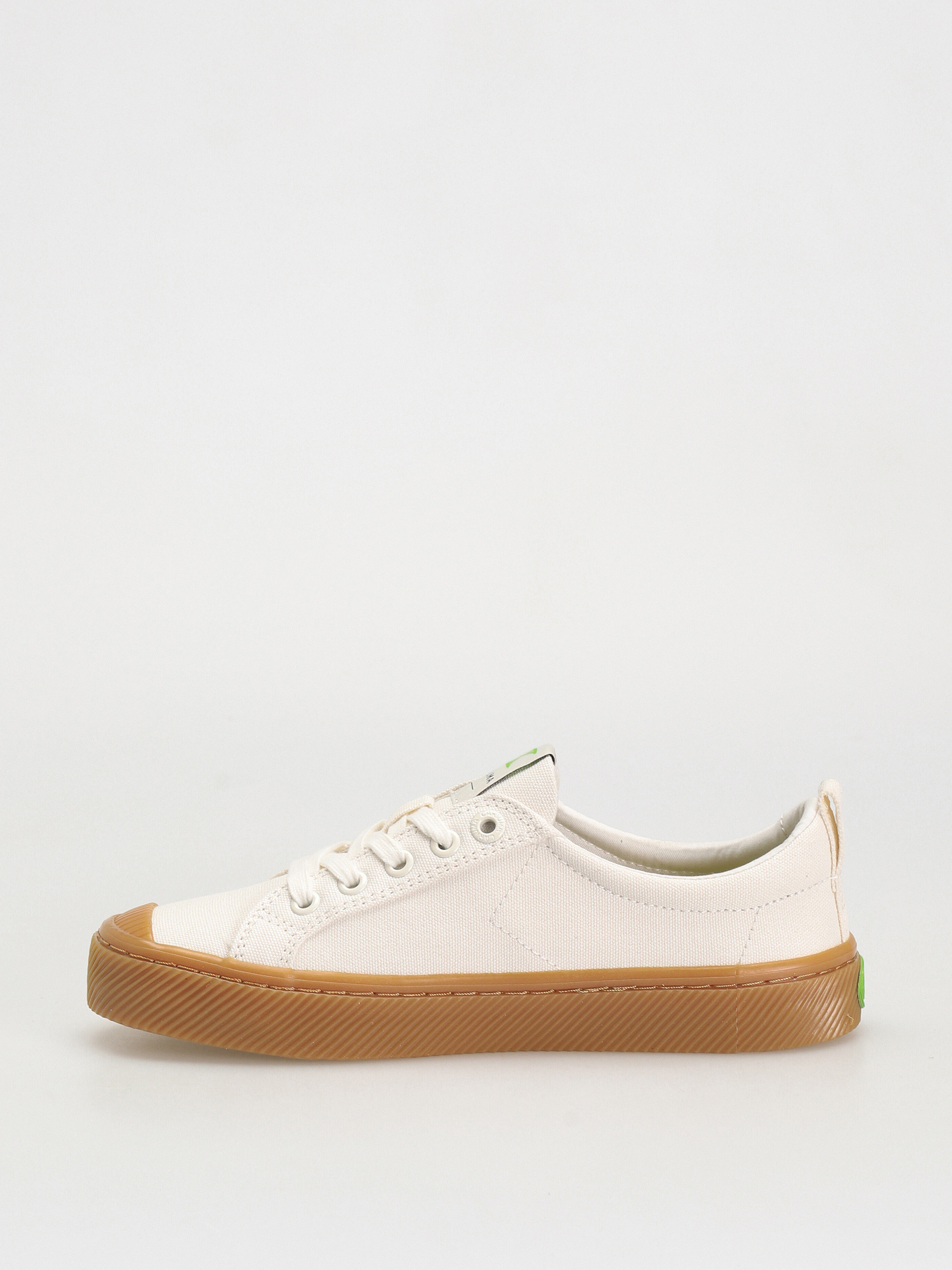 Cariuma Oca Low Shoes (gum off white)