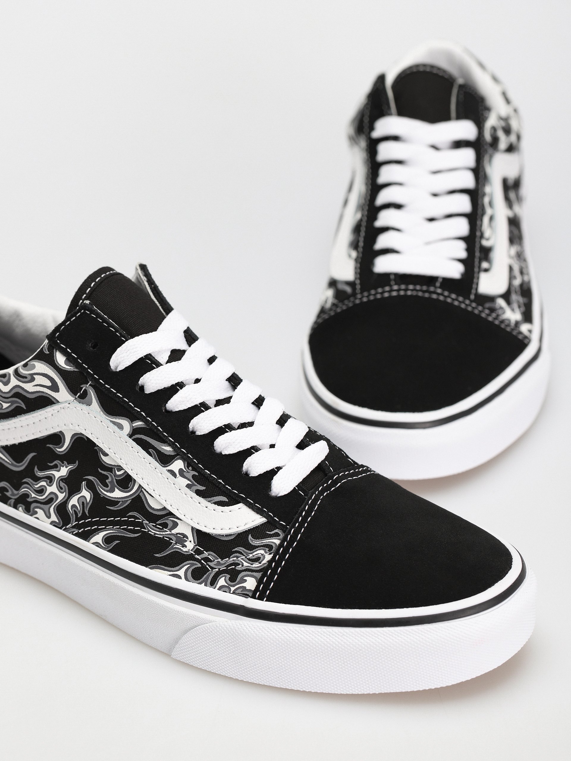Vans Old Skool Shoes (flames black/true white)