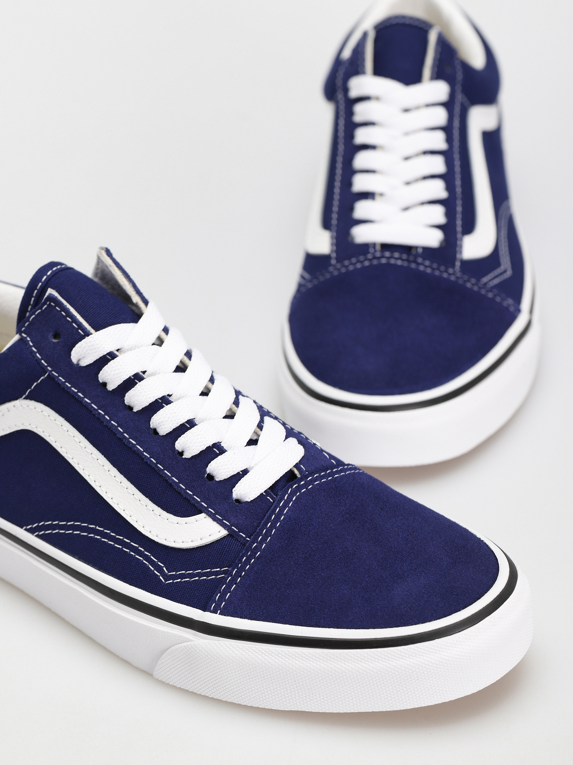 Vans Old Skool Shoes (color theory beacon blue)
