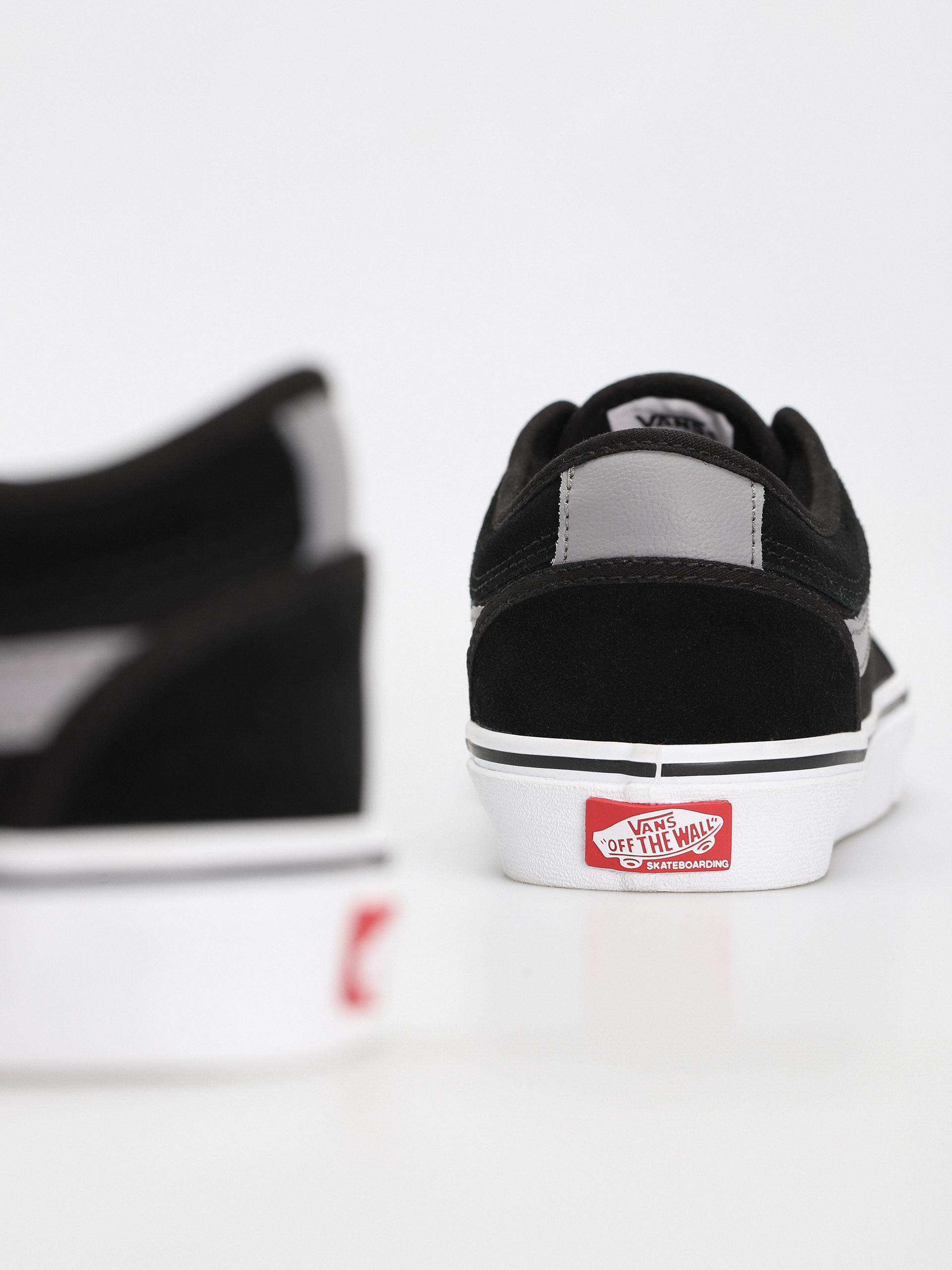 Vans Chukka Low Sidestripe Shoes (black/gray/white)