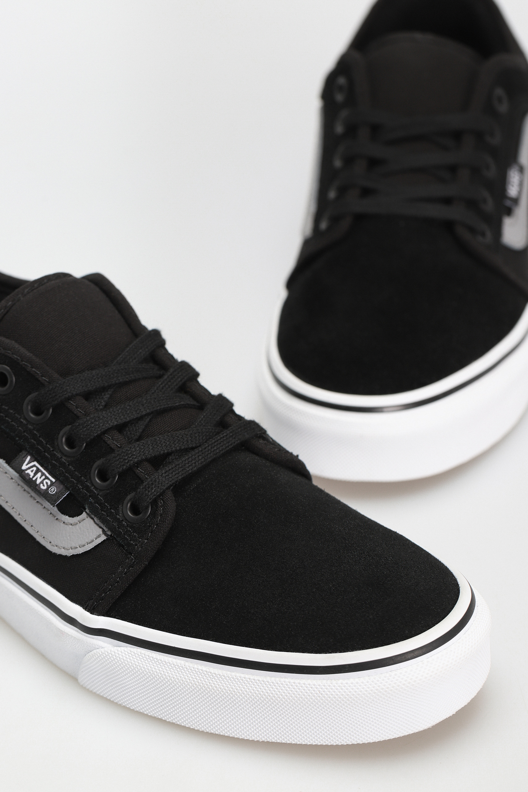 Vans Chukka Low Sidestripe Shoes (black/gray/white)