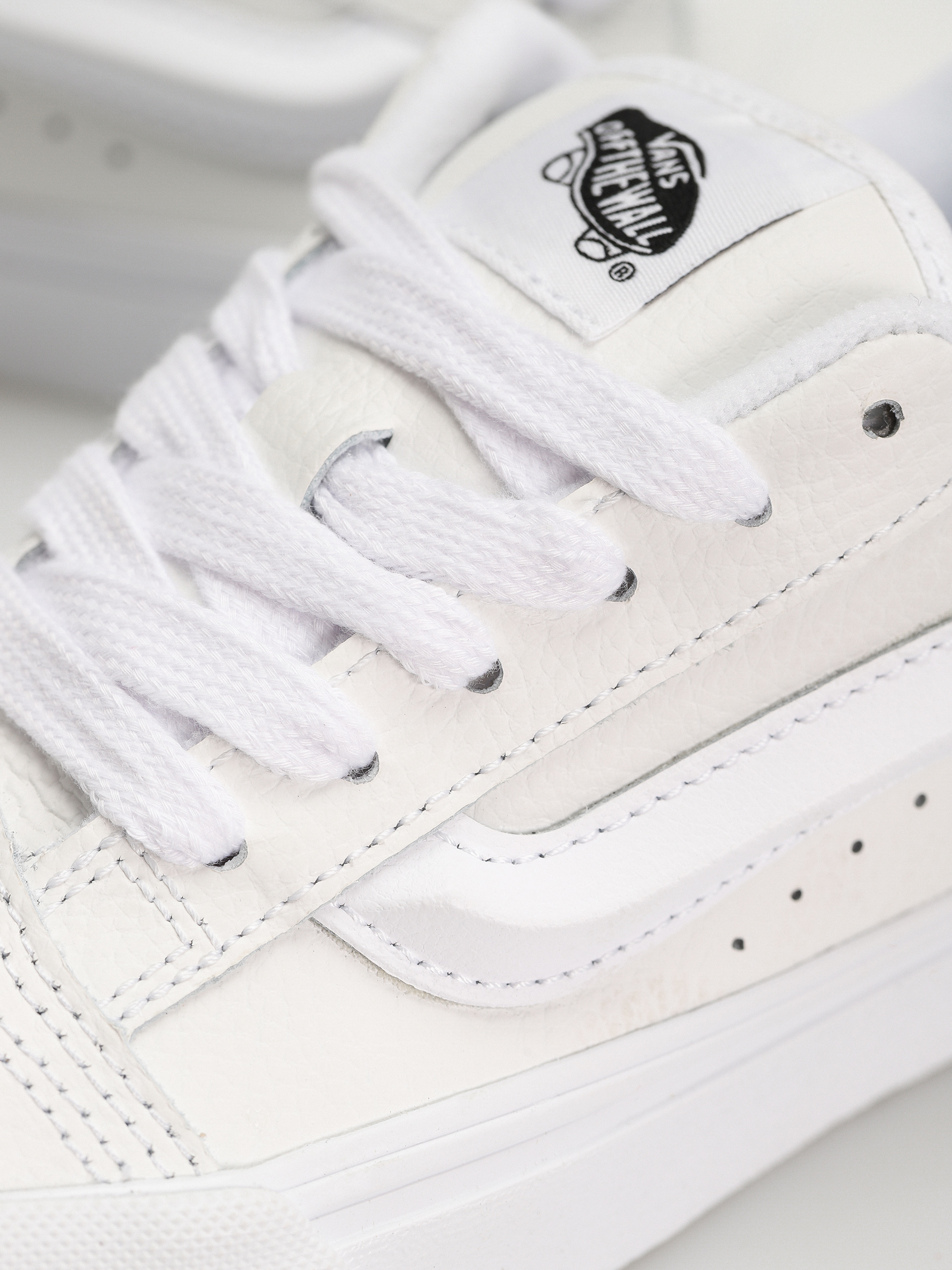 Vans Knu Skool Shoes (leather true white)