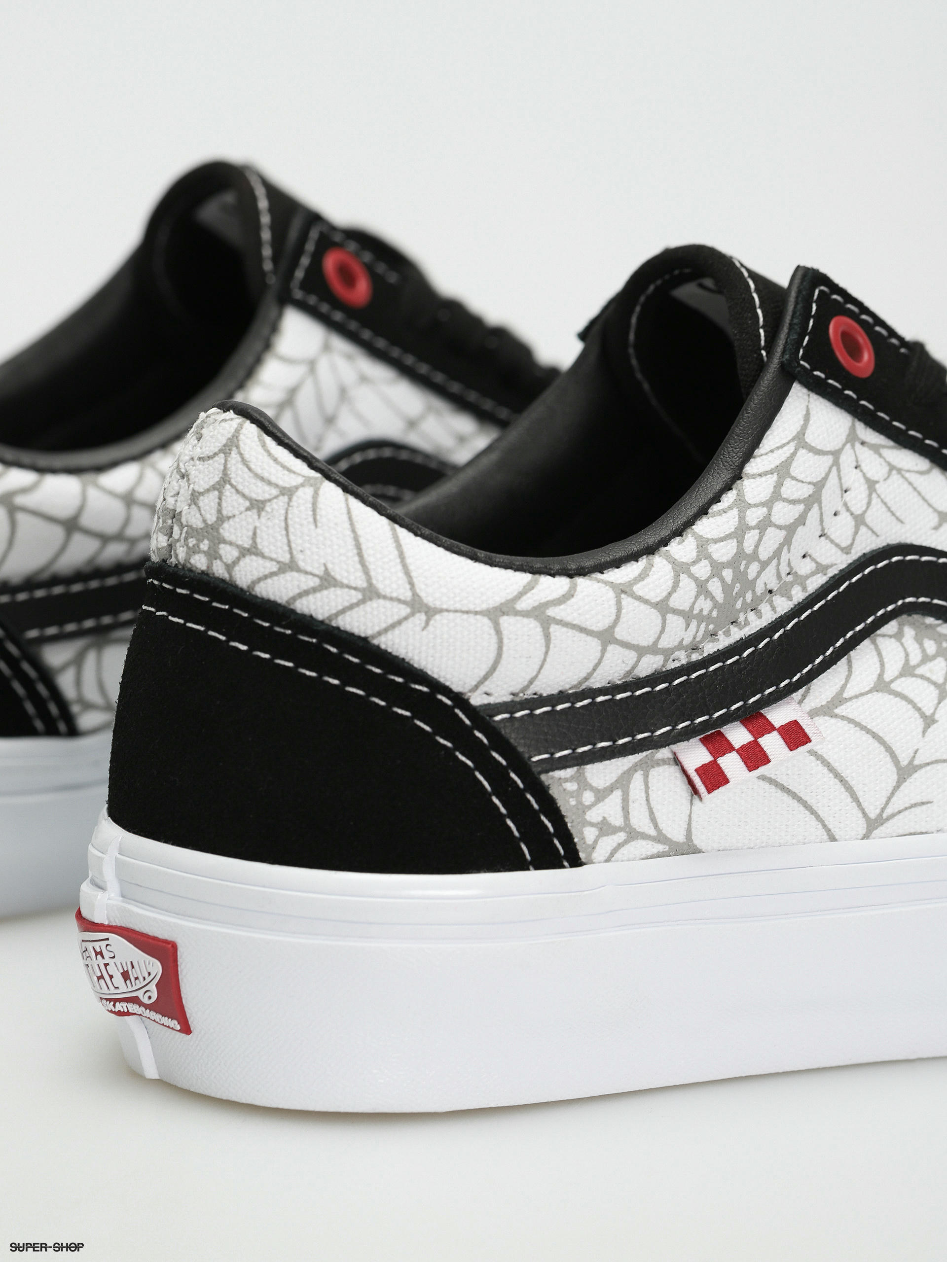 Vans shoes black hot sale and red