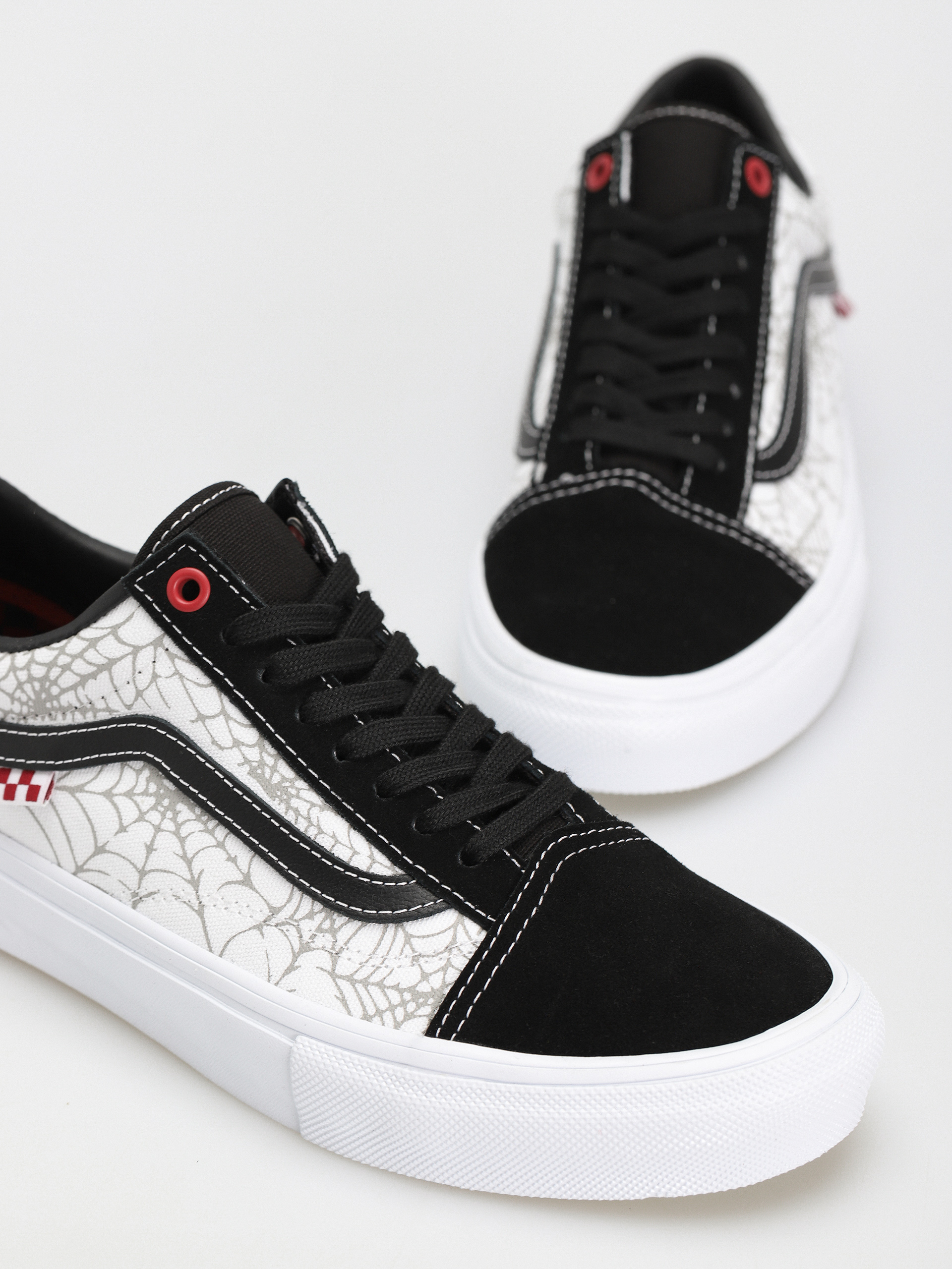 Vans Skate Old Skool Shoes (black widow spider black/white/red)