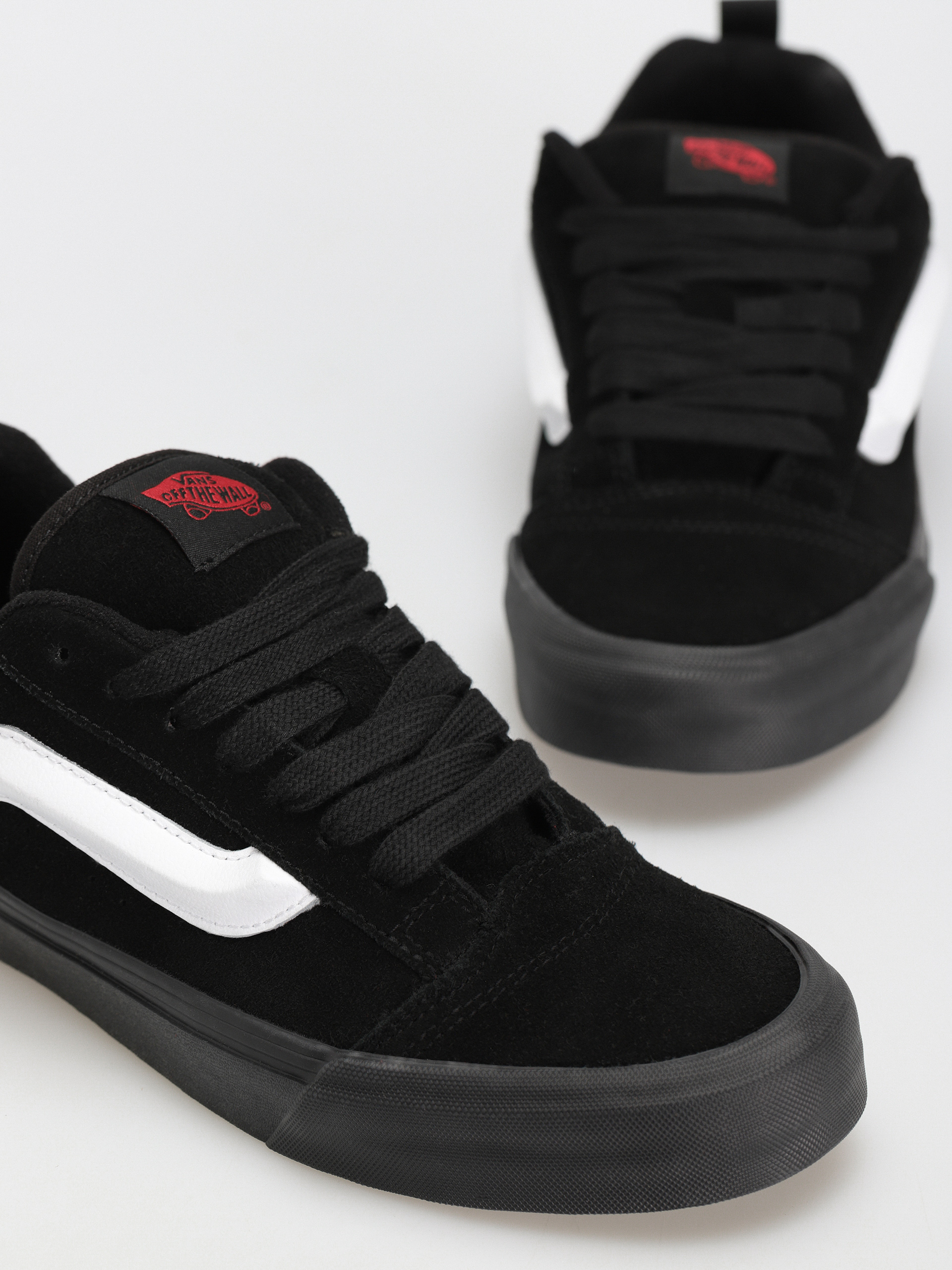 Vans Knu Skool Shoes (suede black)