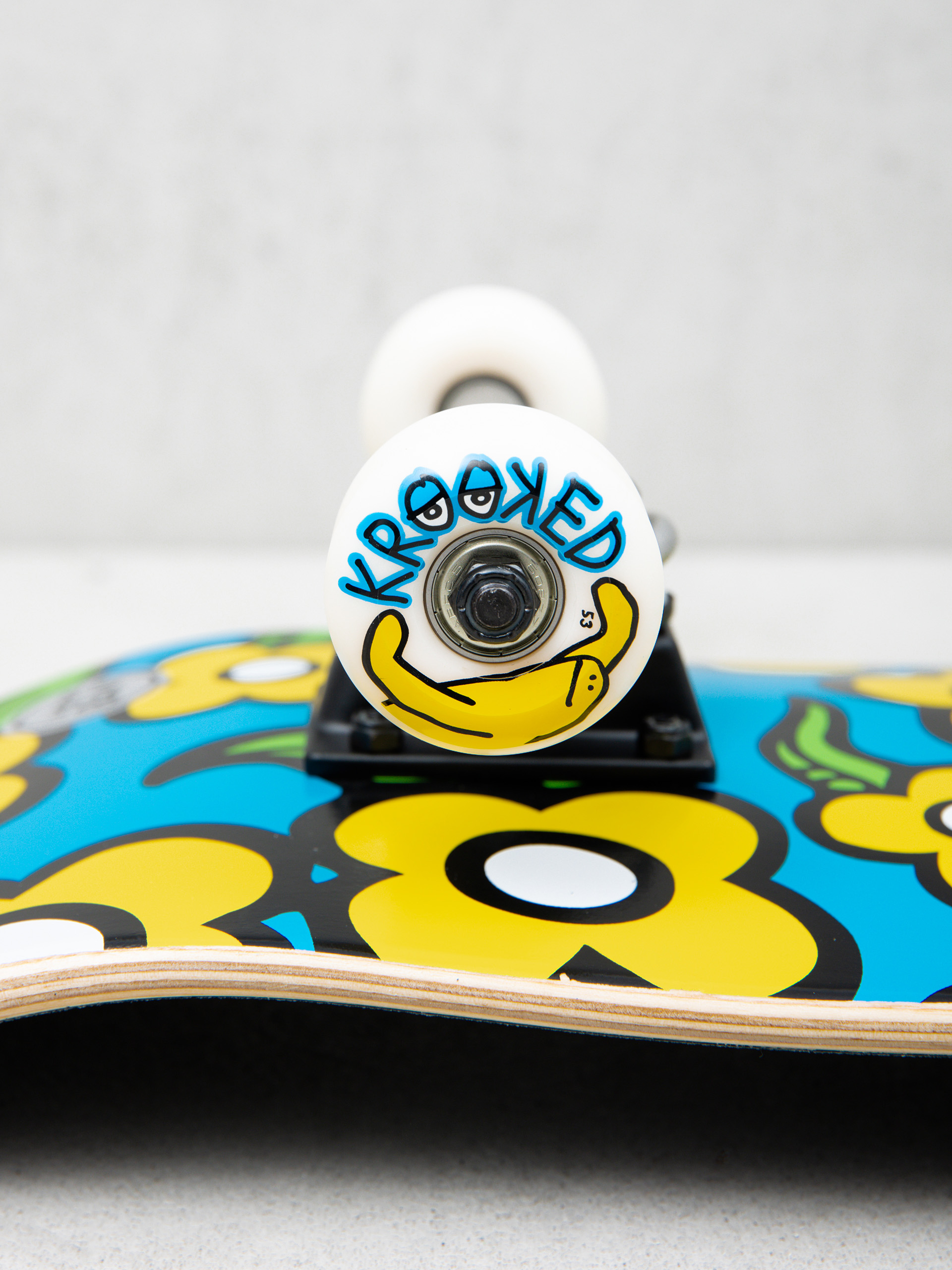Krooked Wild Style Skateboard (blue/yellow/green)