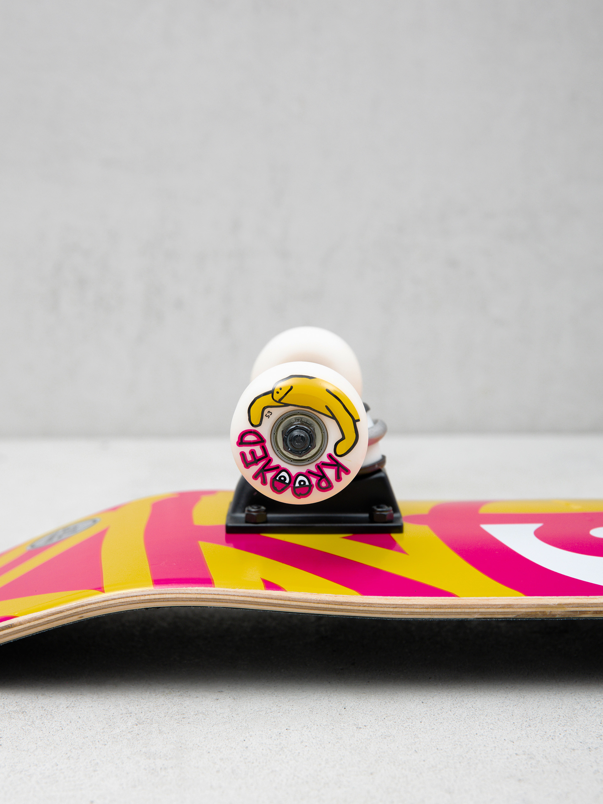 Krooked Tm Big Eyes Skateboard (pink/yellow)