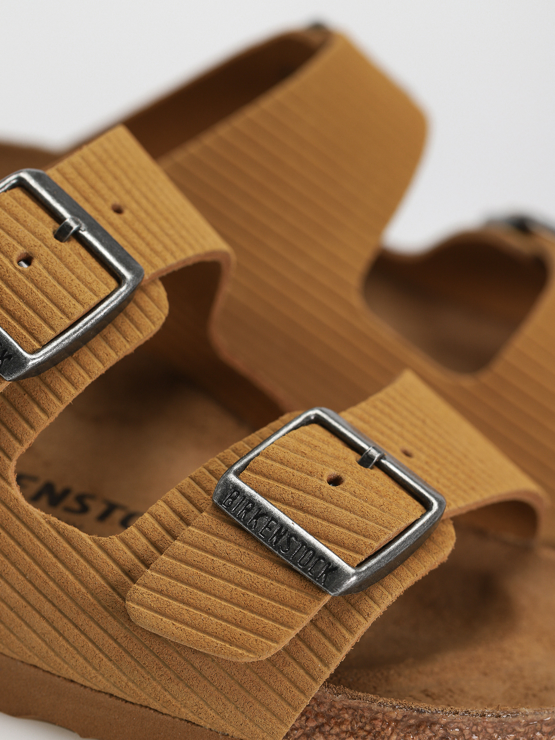 Birkenstock Arizona Suede Embossed Narrow Flip-flops Wmn (corduroy cork brown)