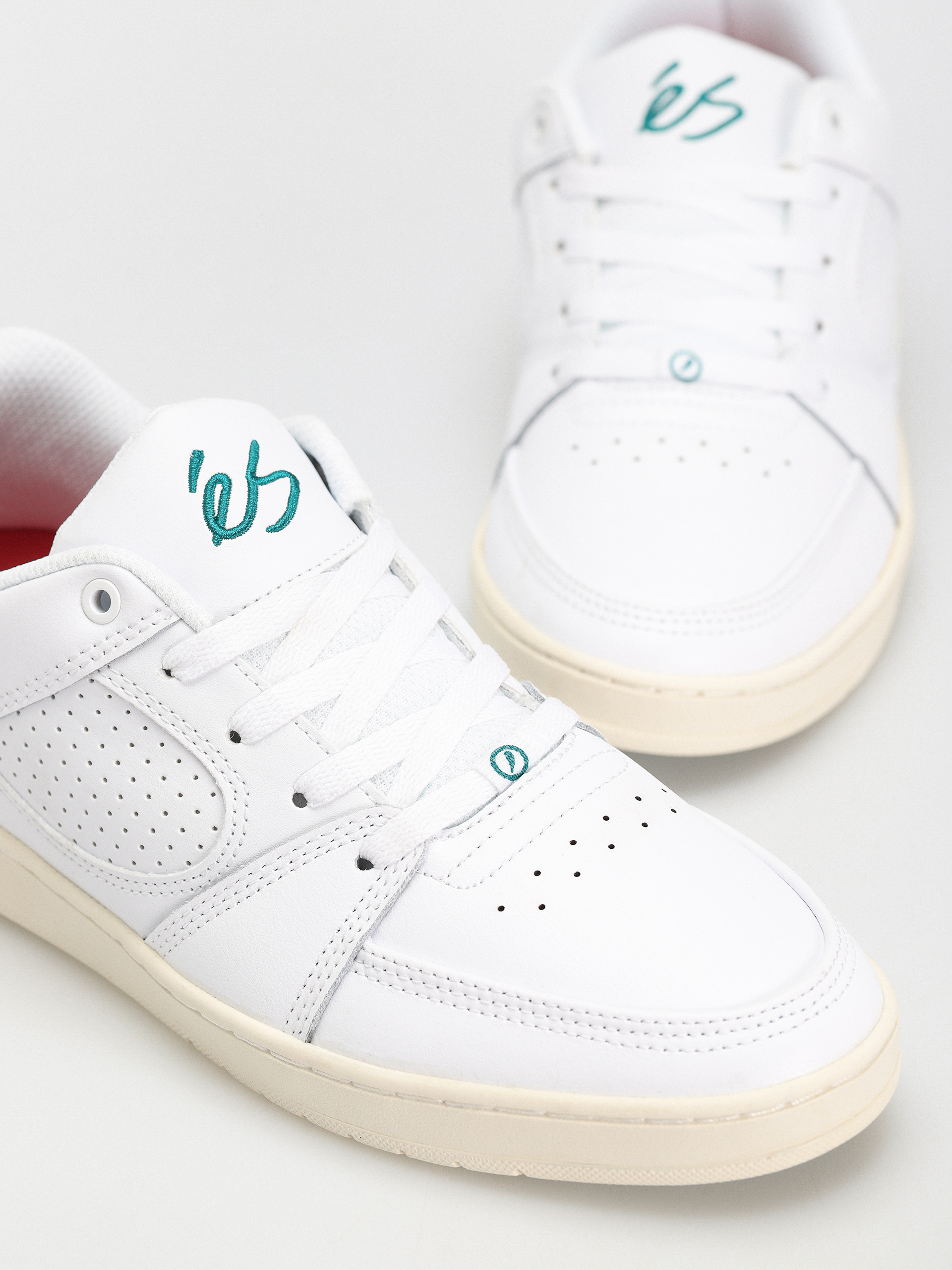 eS Accel Slim Shoes (white/tan)