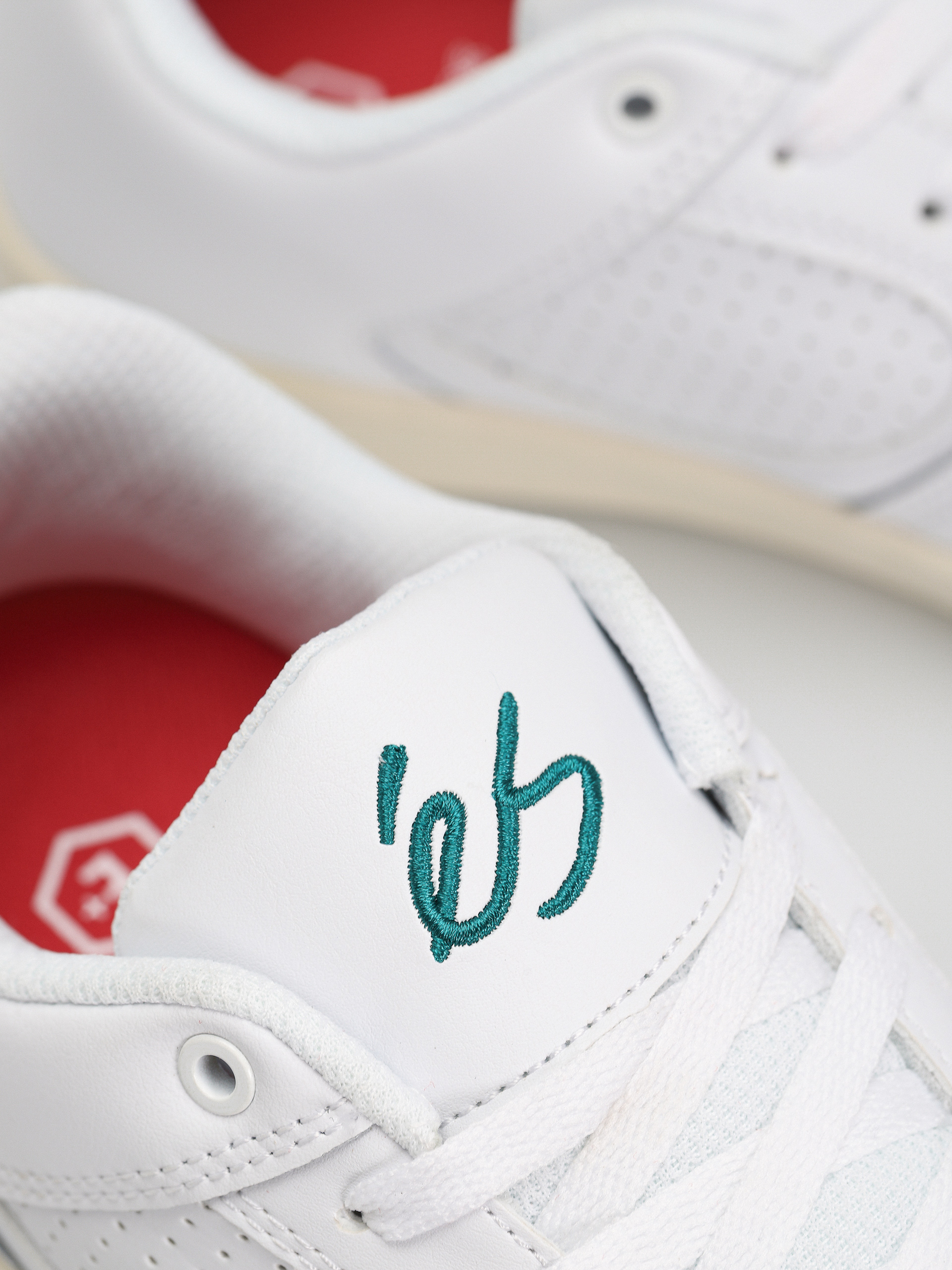 eS Accel Slim Shoes (white/tan)