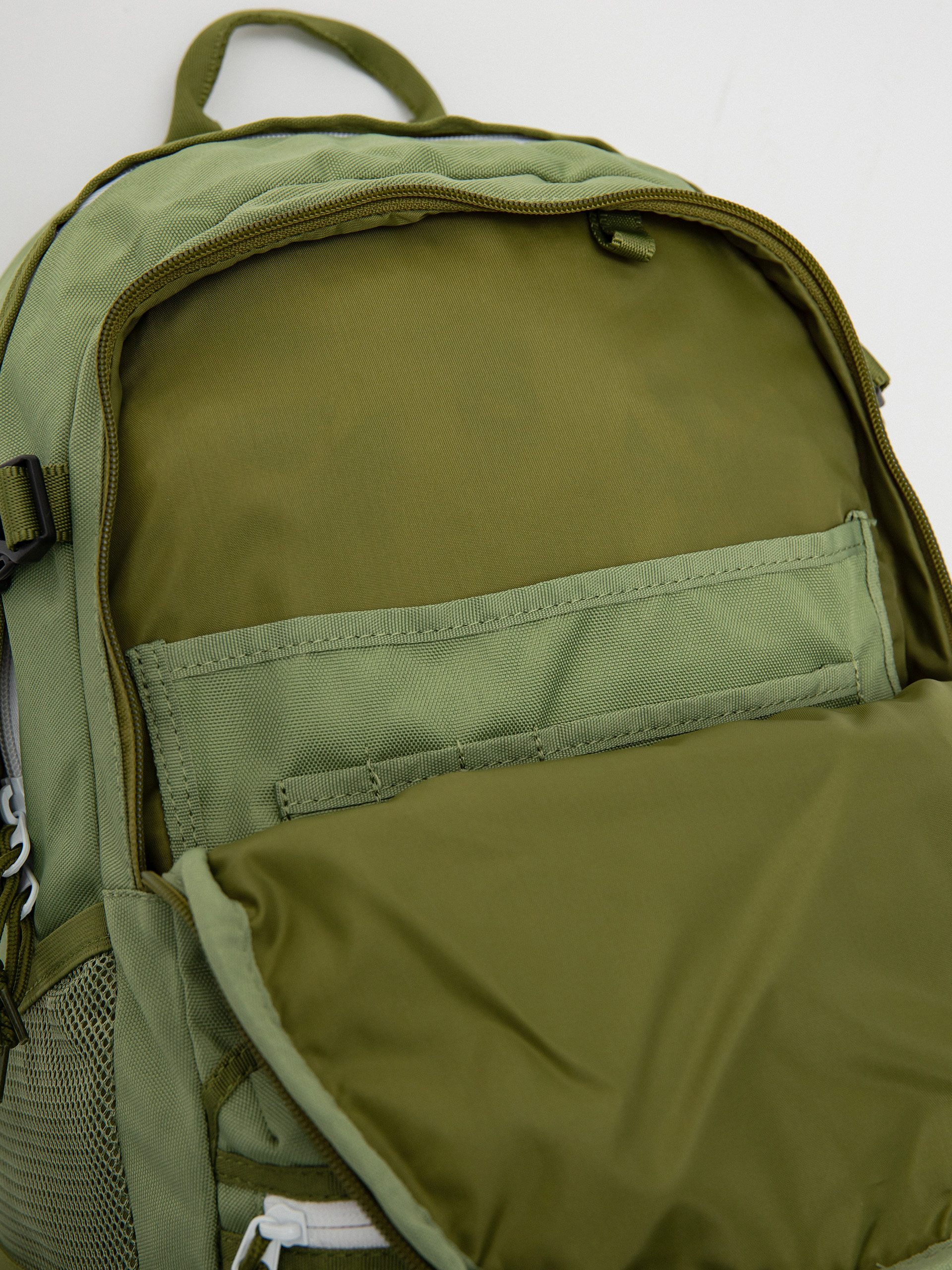 Converse Straight Edge Backpack (alligator friend)