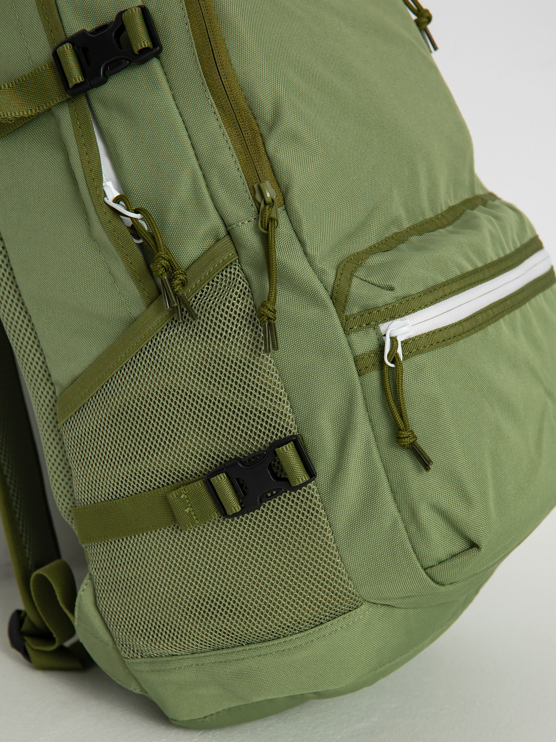 Converse Straight Edge Backpack (alligator friend)