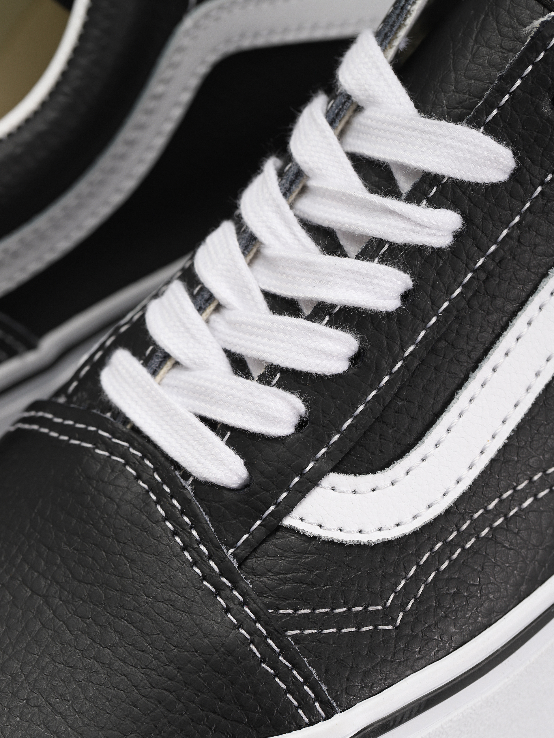 Vans Old Skool Stackform Shoes (leather black/true white)
