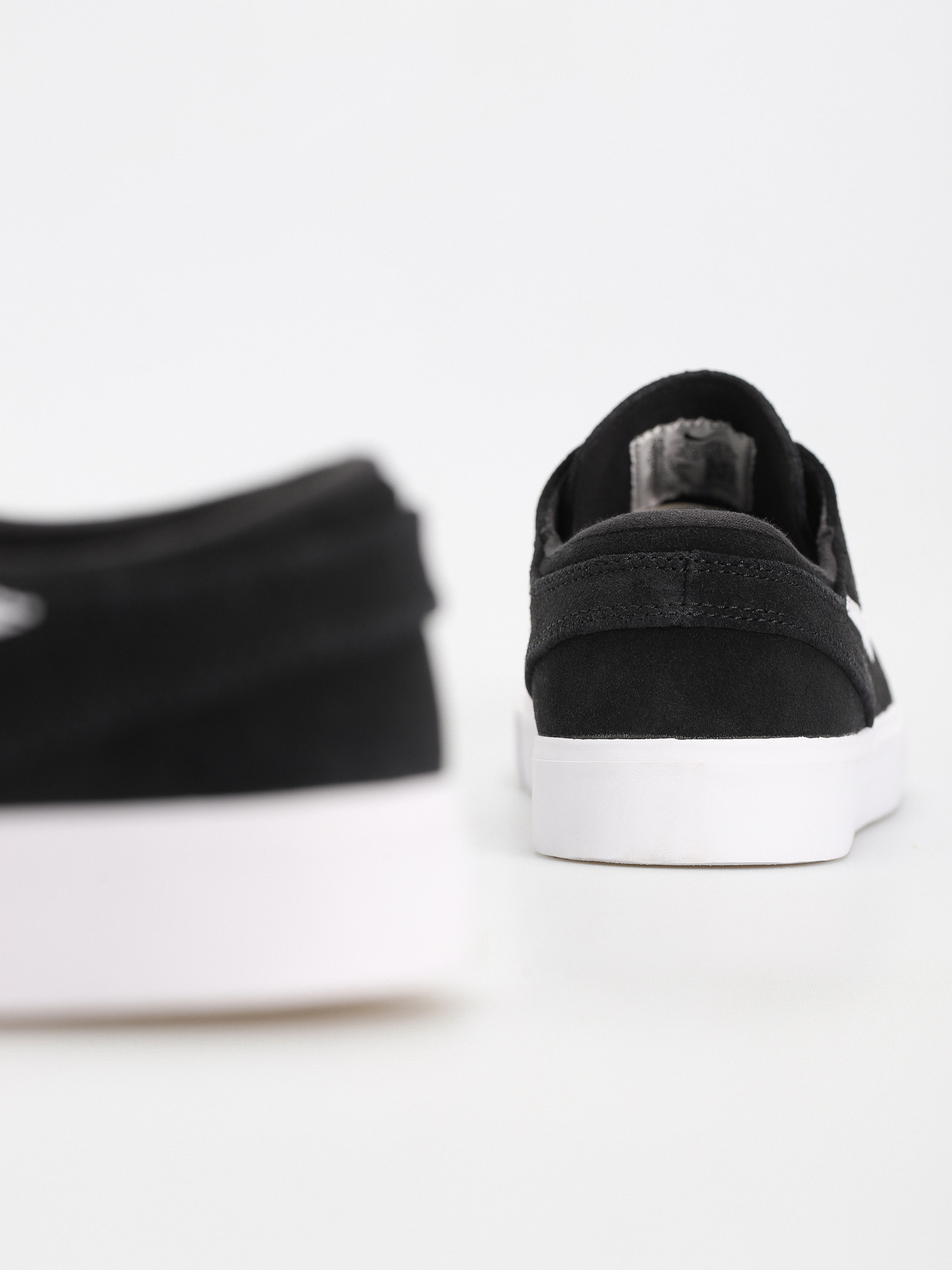 Sb zoom janoski hotsell rm black white gum