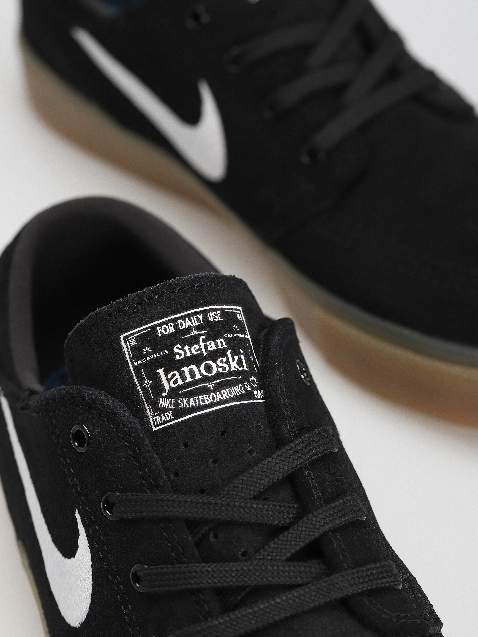 Nike SB Zoom Janoski Rm Shoes (black/white black gum light brown)