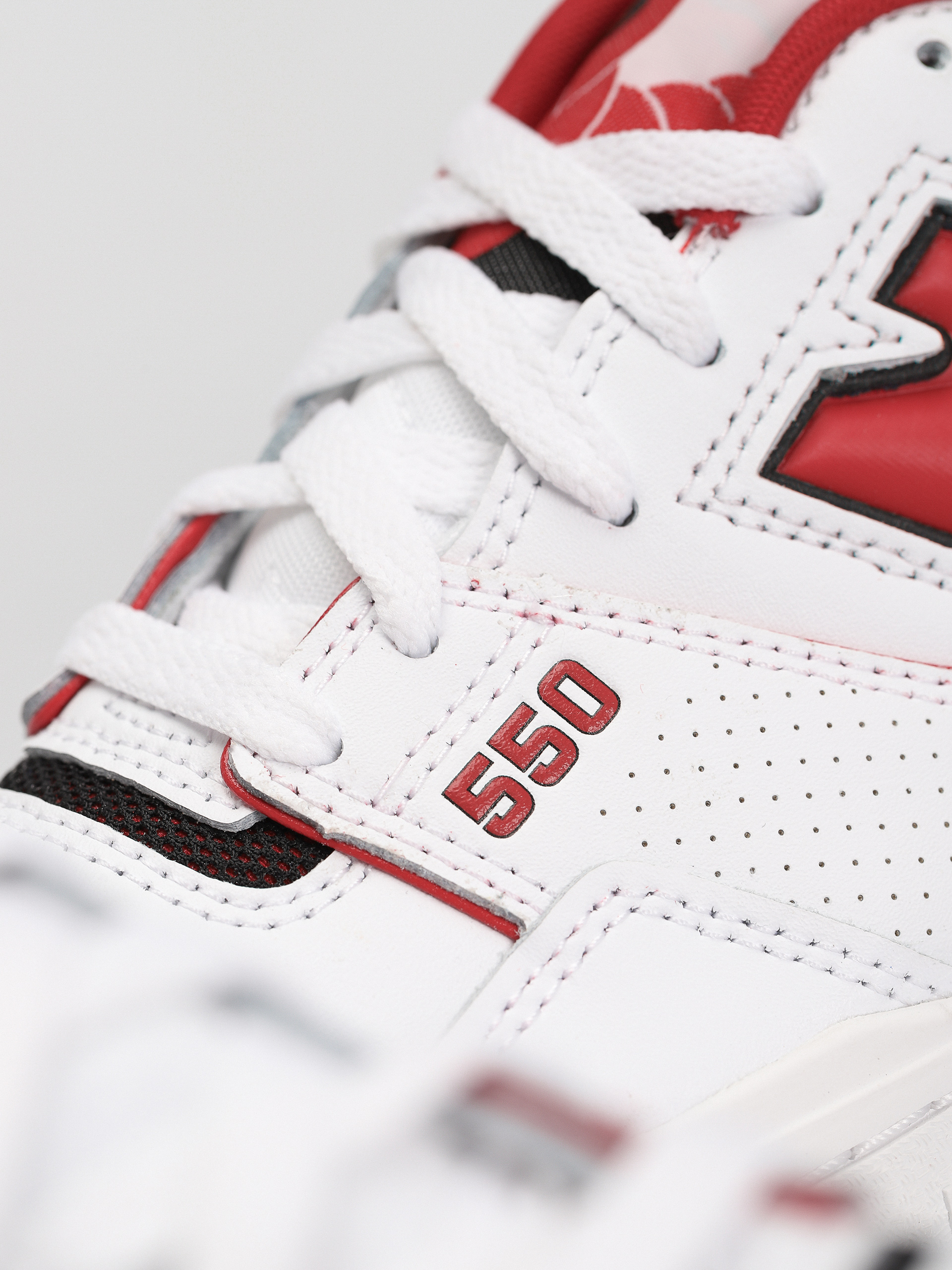 New Balance 550 Shoes (white/red)