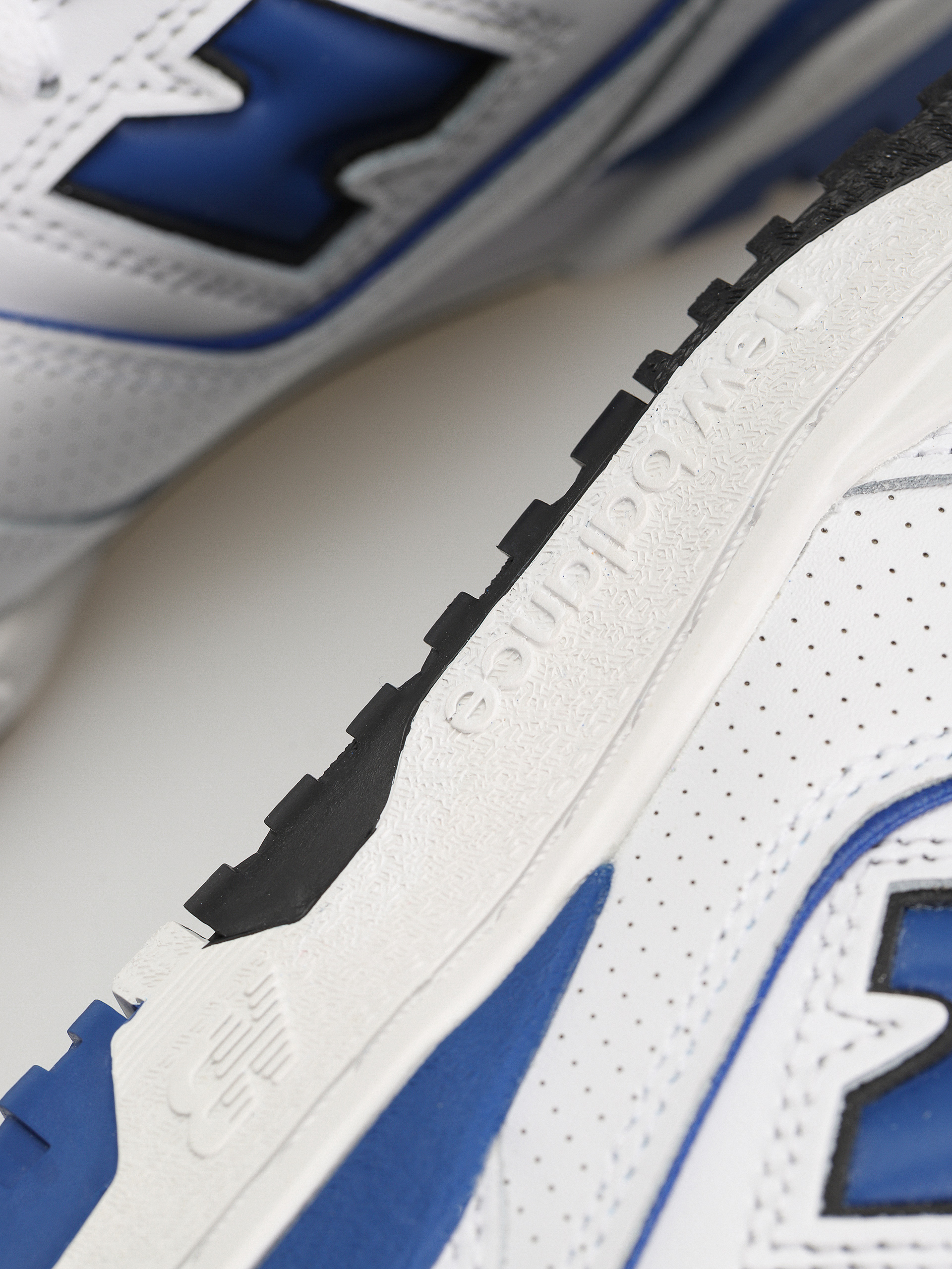 New Balance 550 Shoes (white/royal)