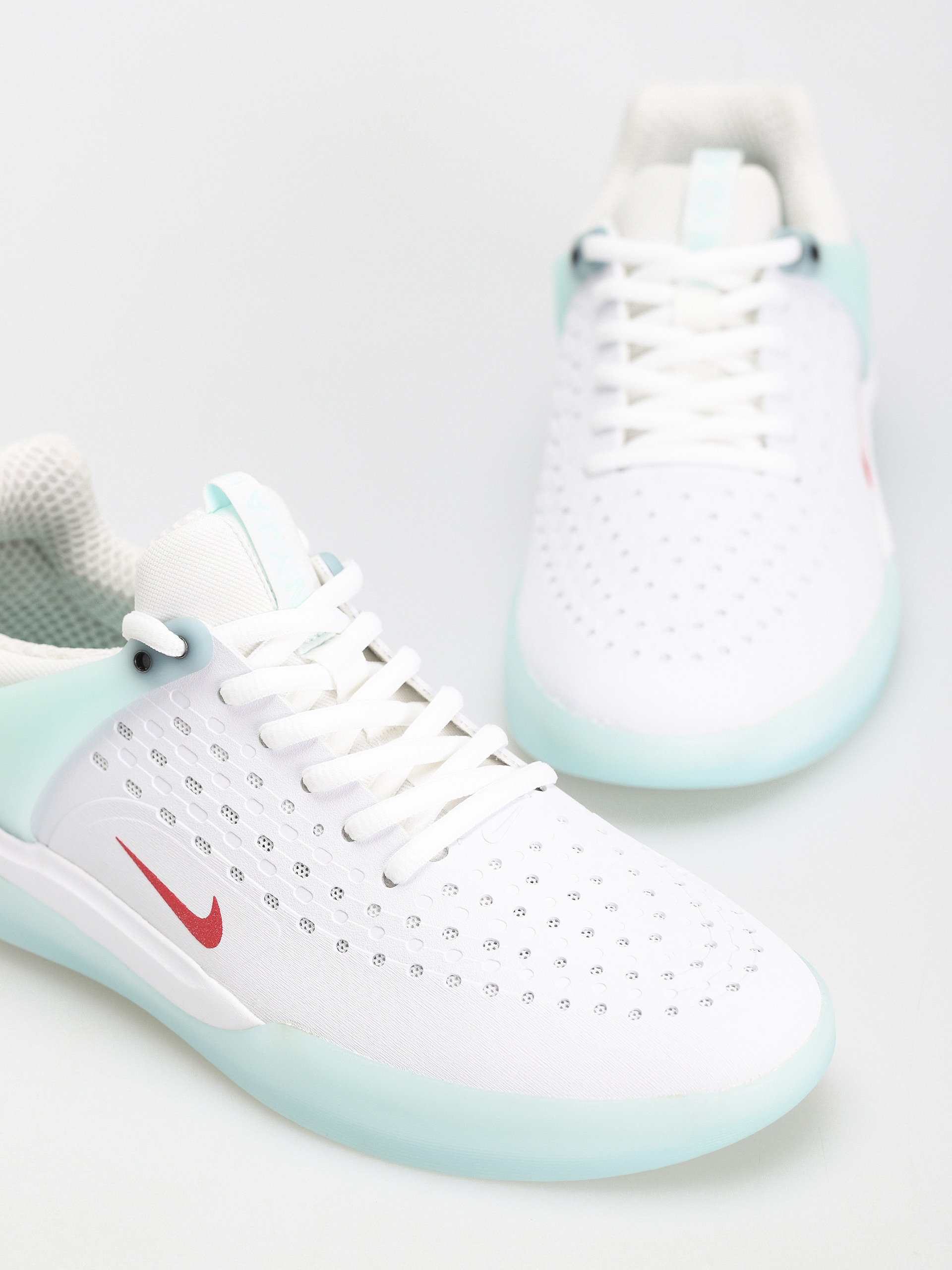 Nike SB Zoom Nyjah 3 Shoes (skylight/university red skylight white)