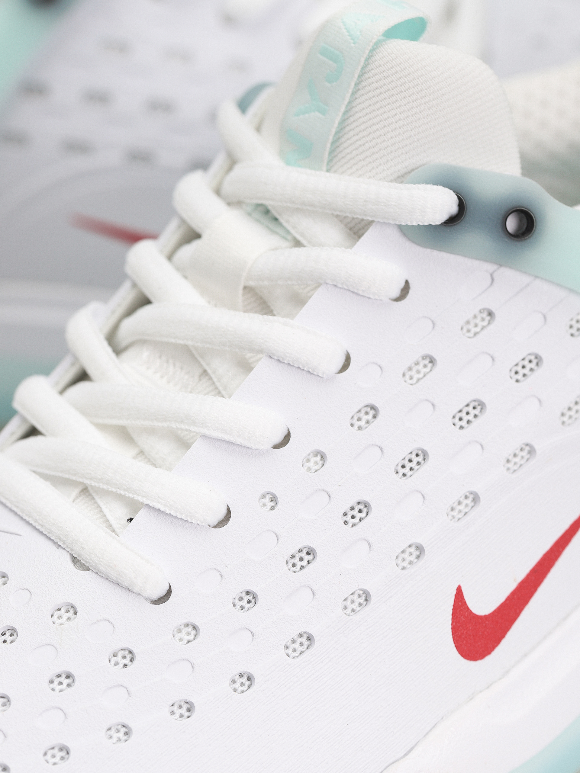 Nike SB Zoom Nyjah 3 Shoes (skylight/university red skylight white)