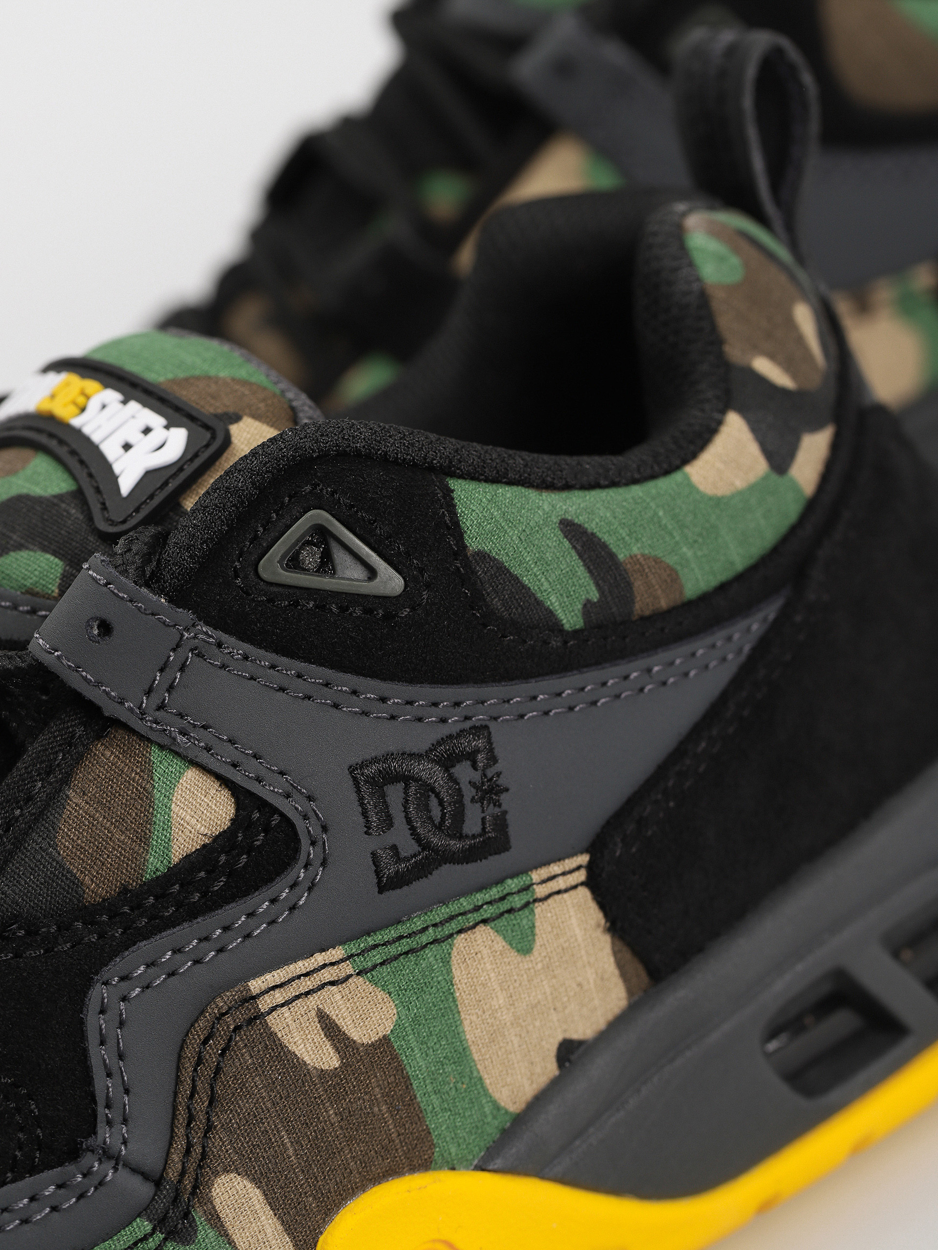 DC X Thrasher Truth Shoes (black/camo)